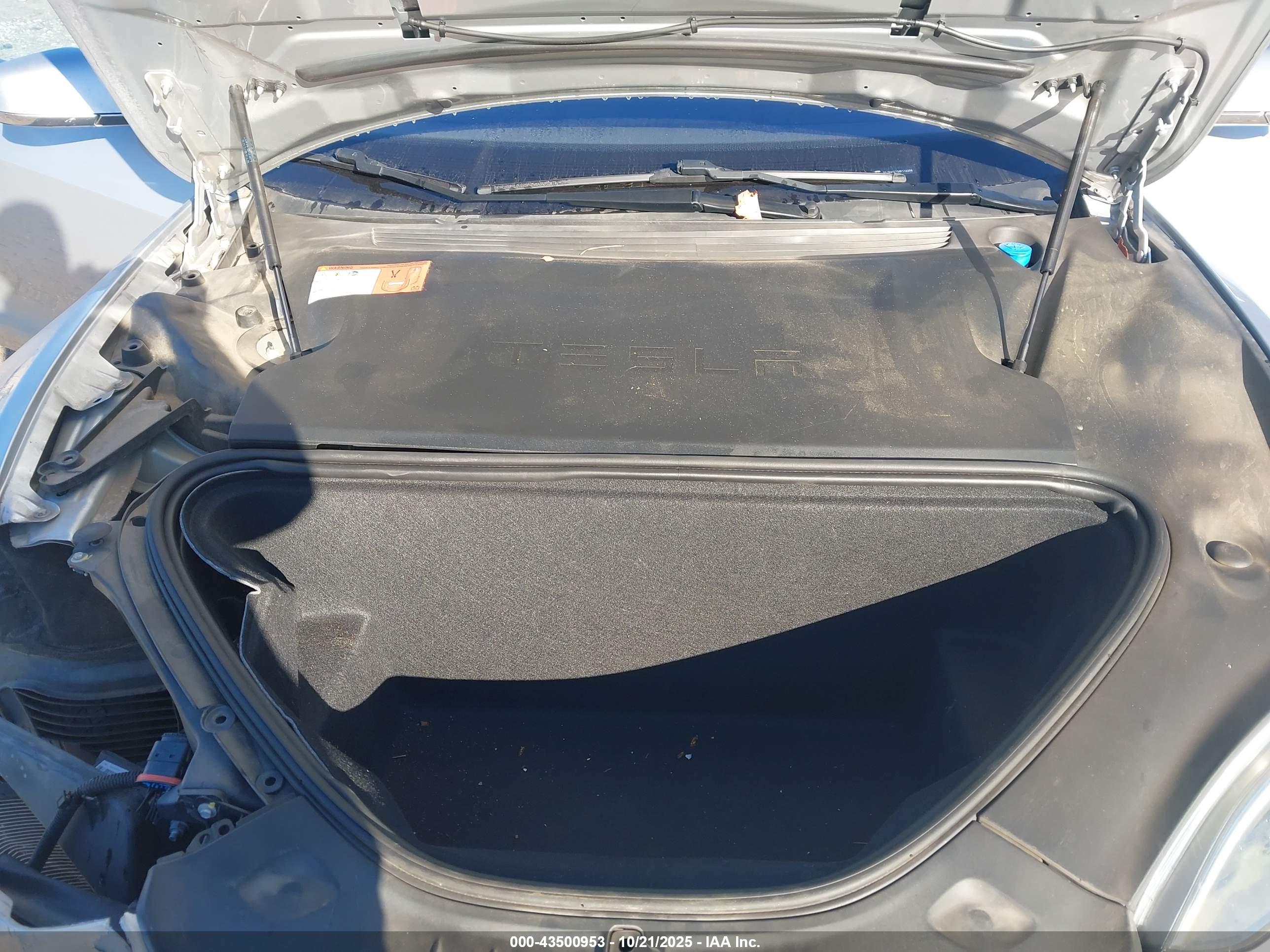 TESLA MODEL image 10