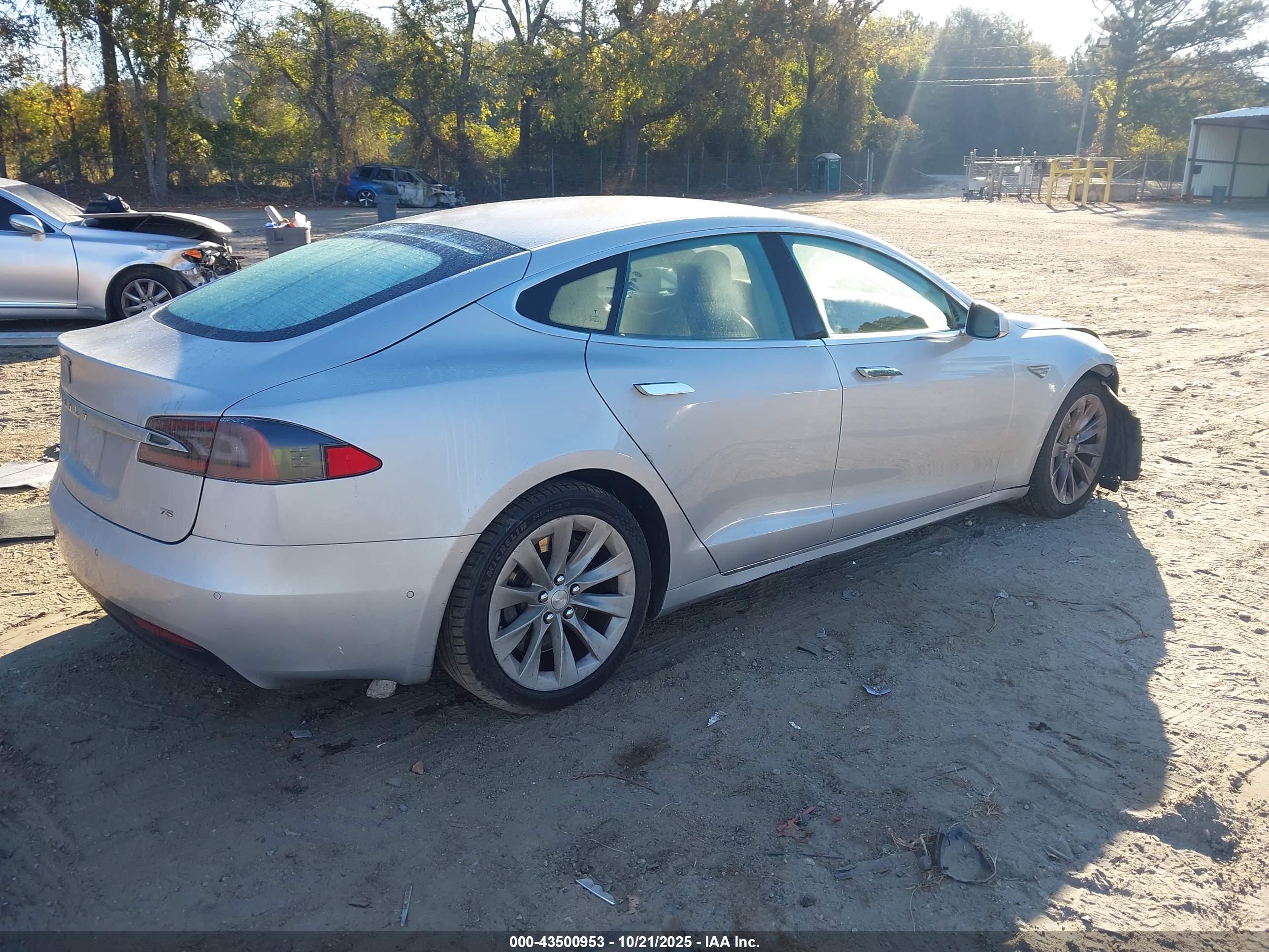 TESLA MODEL image 4