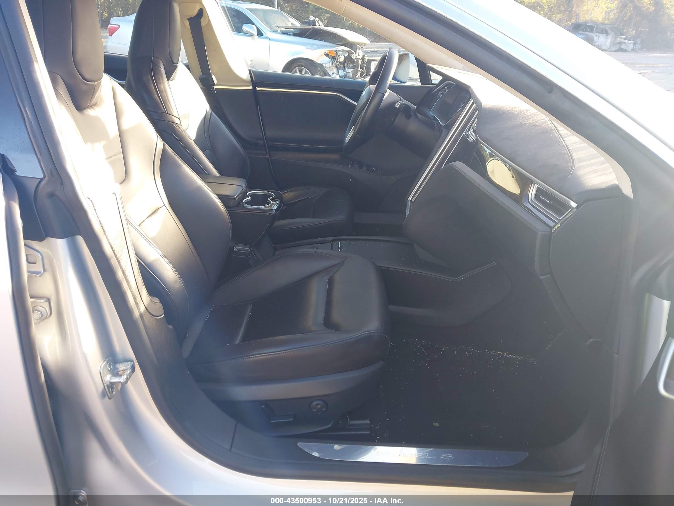 TESLA MODEL image 5