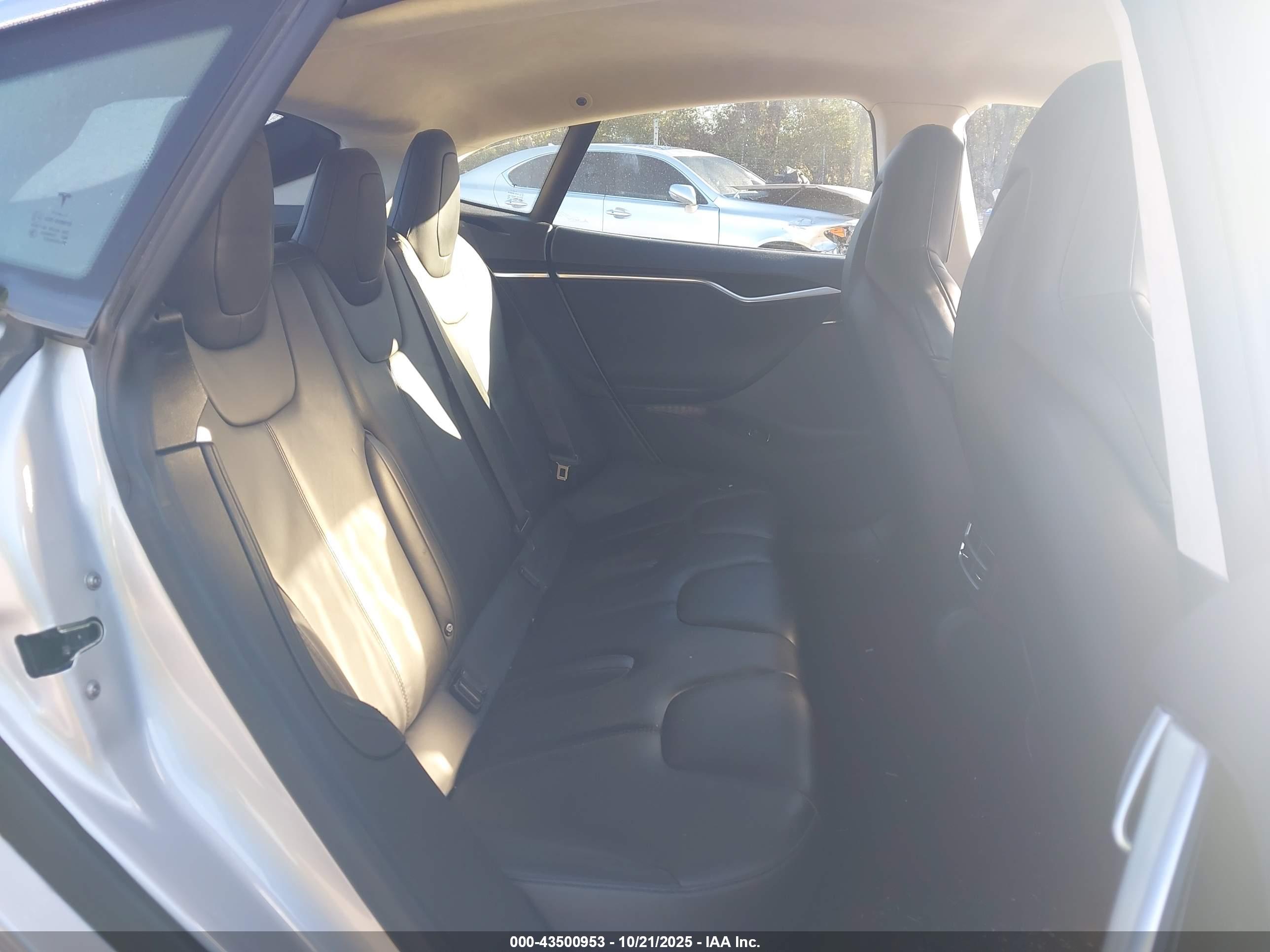 TESLA MODEL image 8