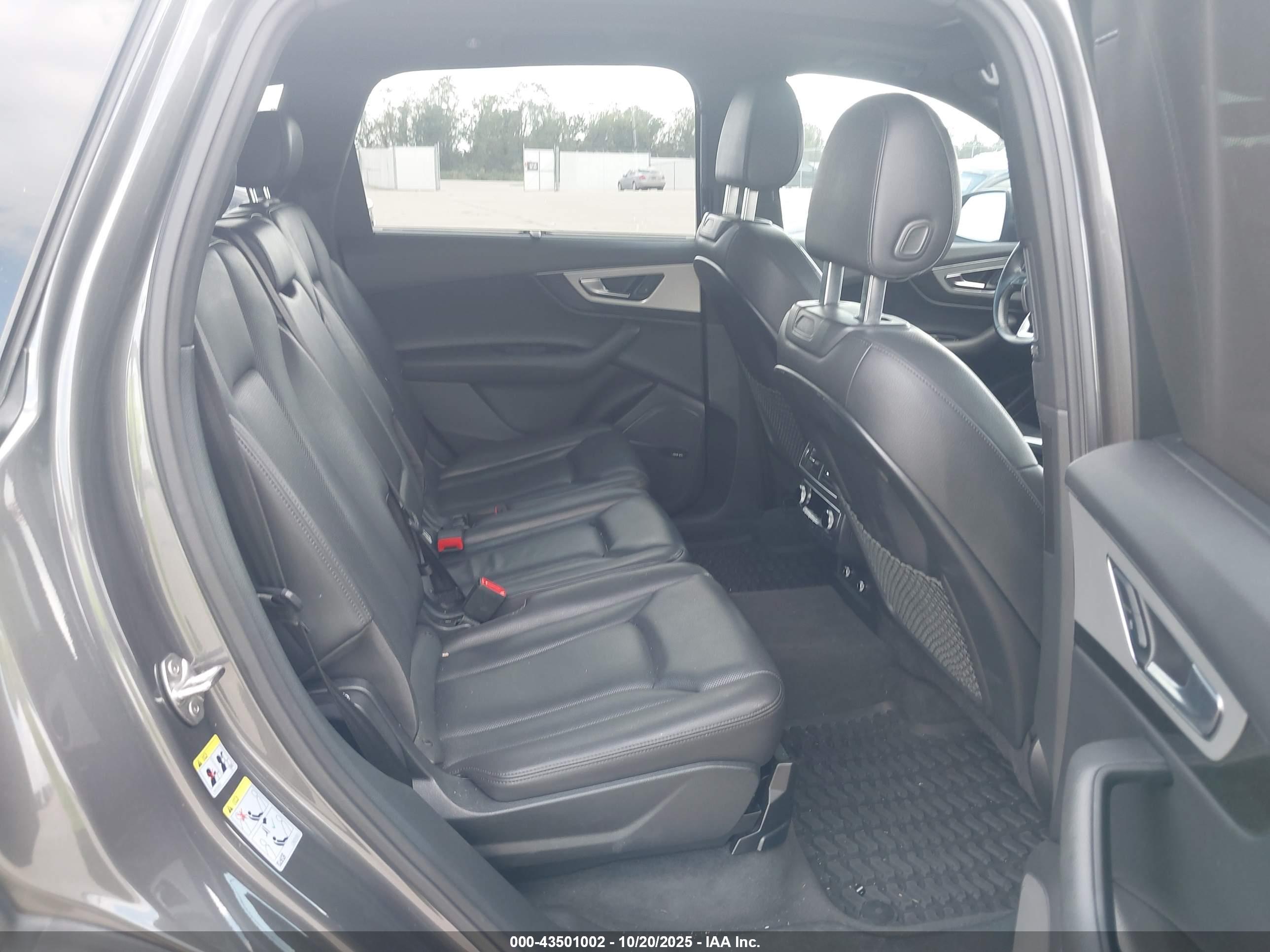 AUDI Q7 image 8
