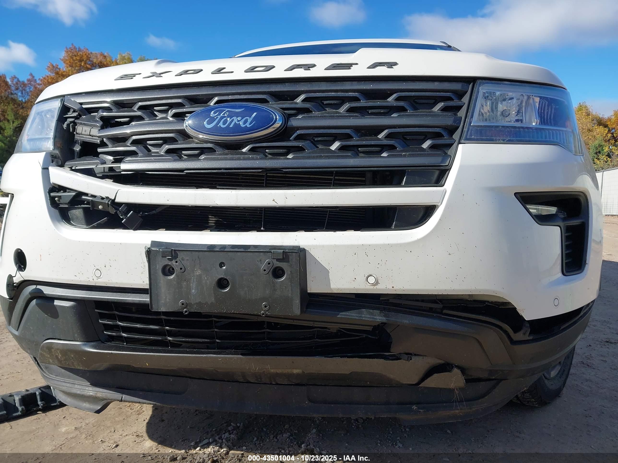 FORD EXPLORER image 6