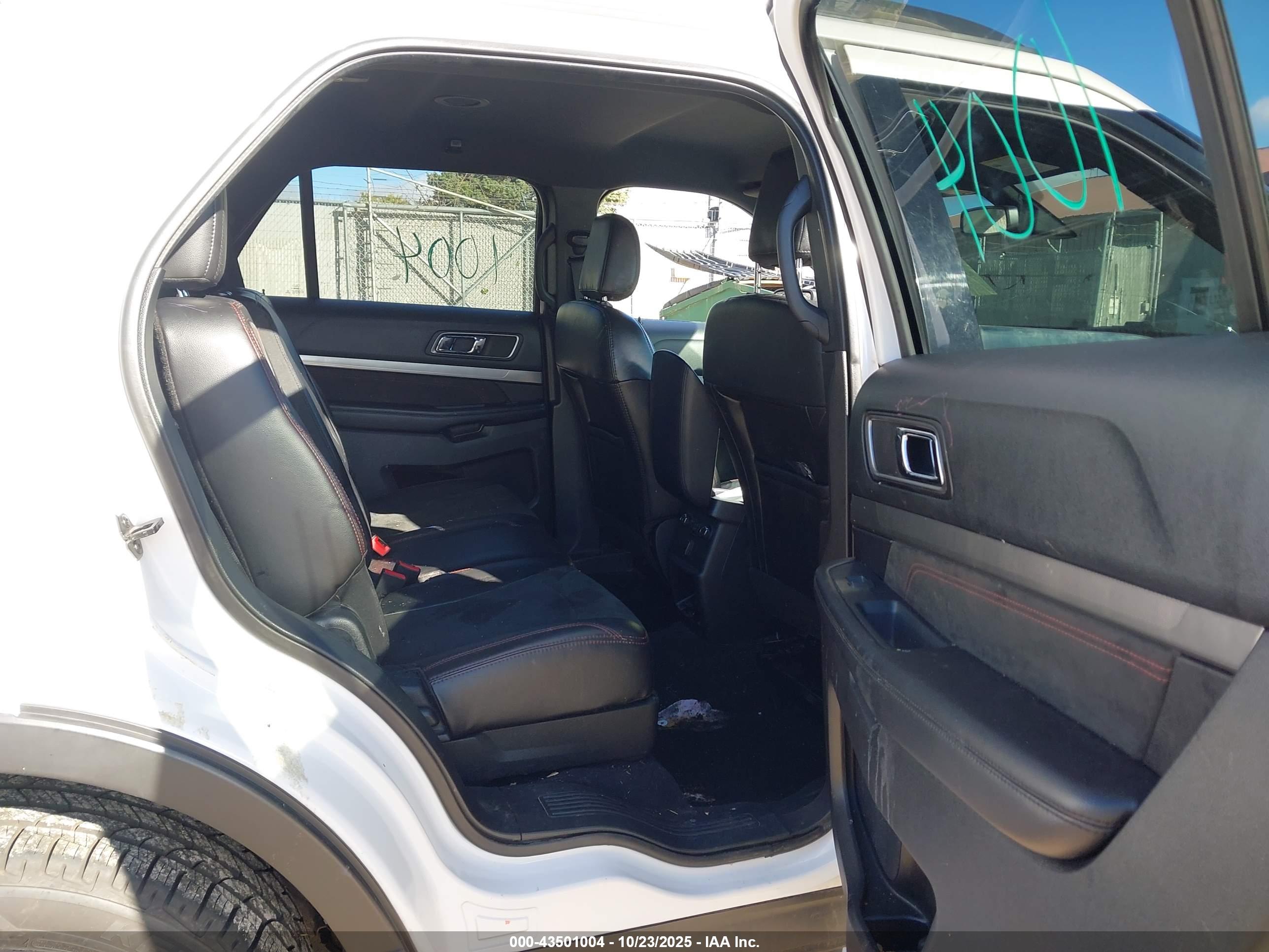 FORD EXPLORER image 8