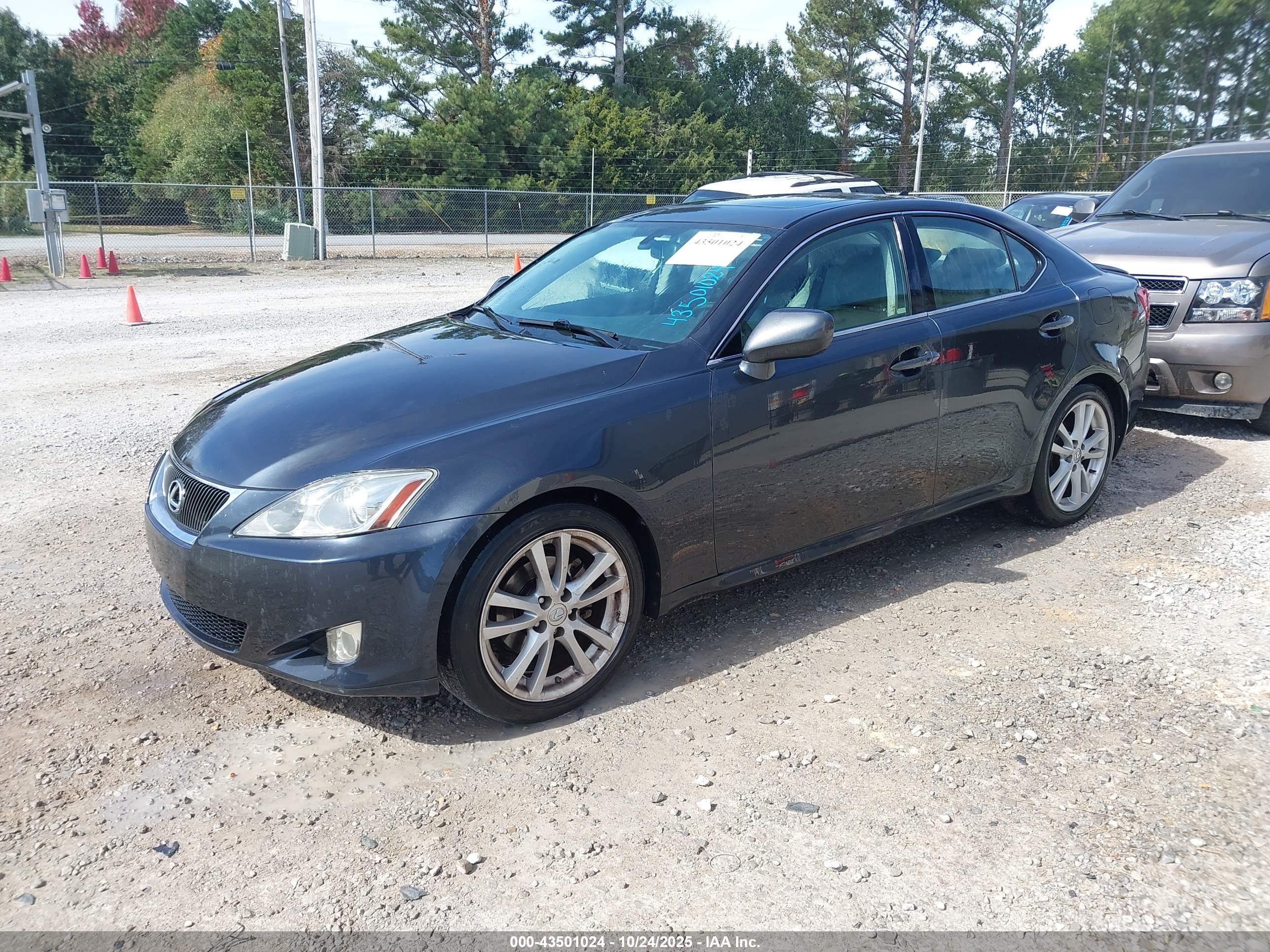 LEXUS IS image 2