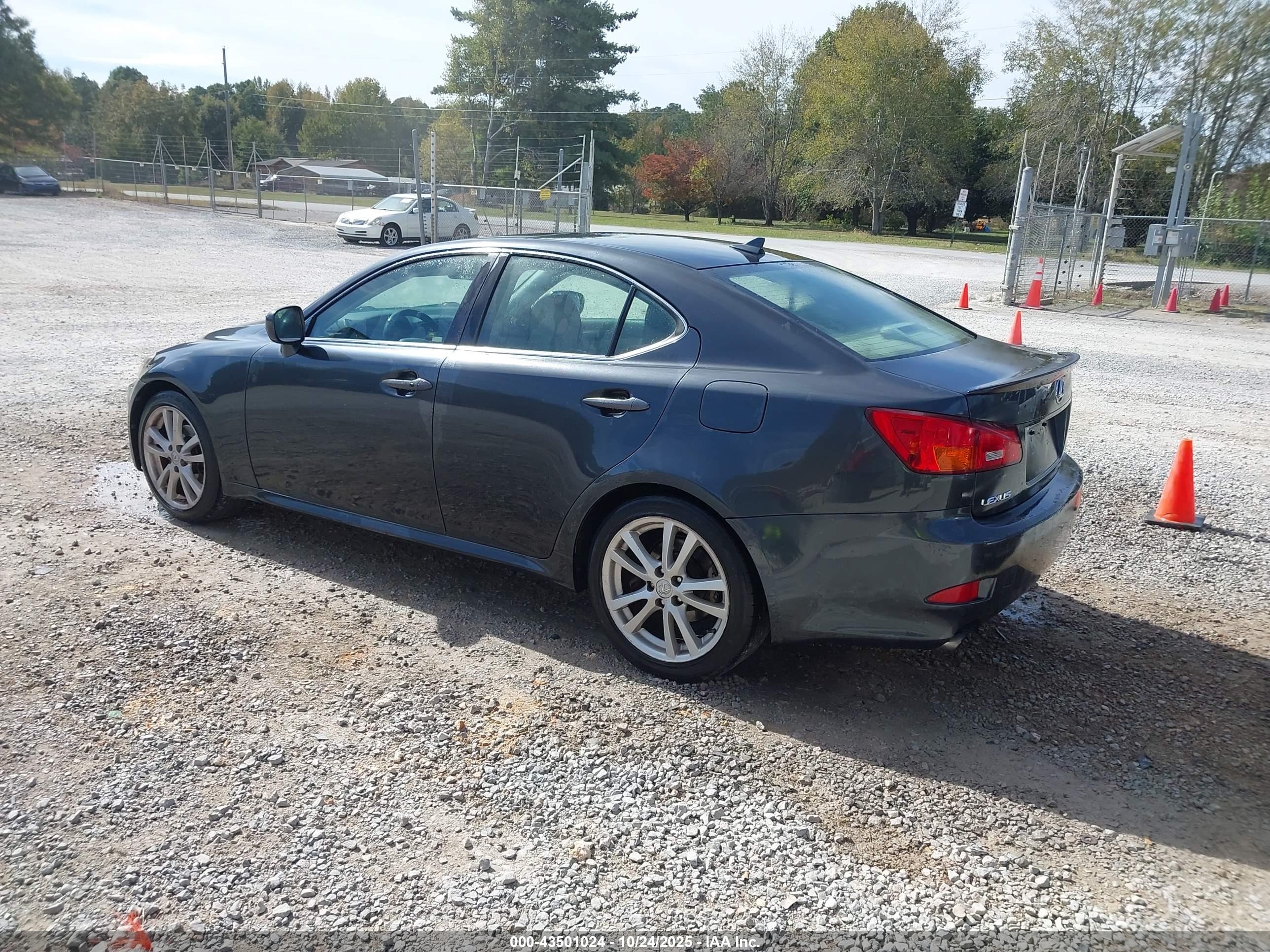 LEXUS IS image 3
