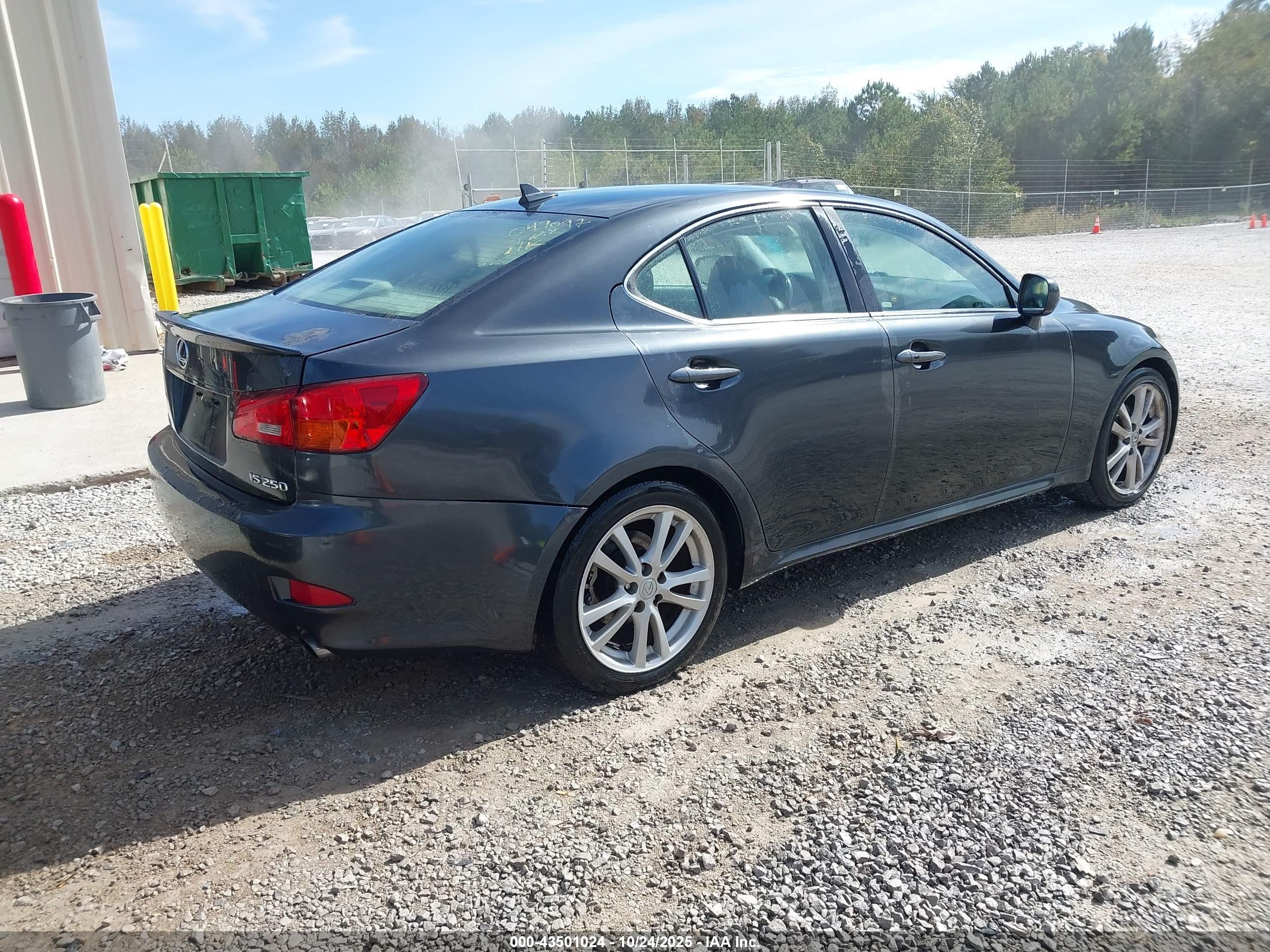 LEXUS IS image 4