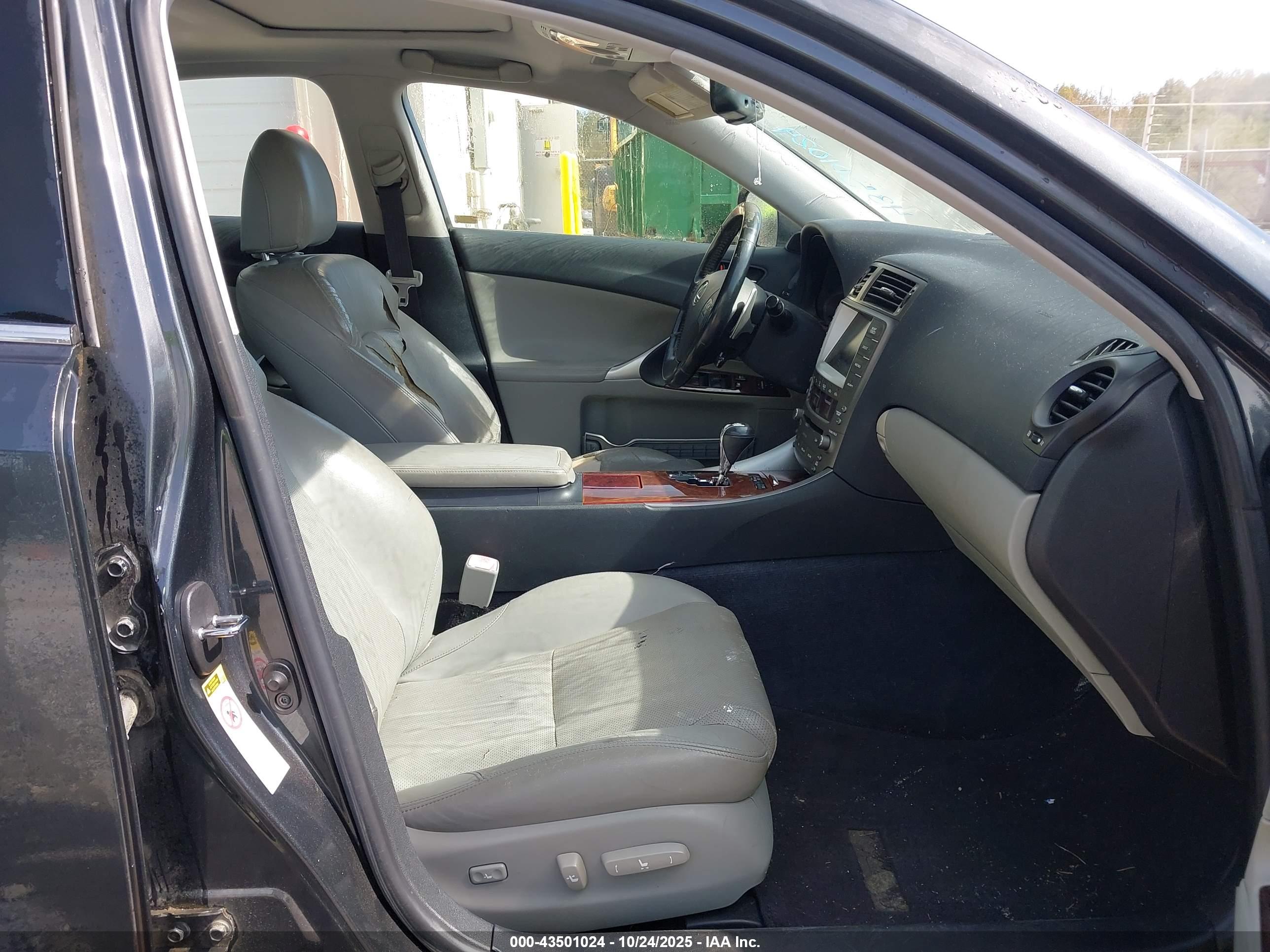 LEXUS IS image 5