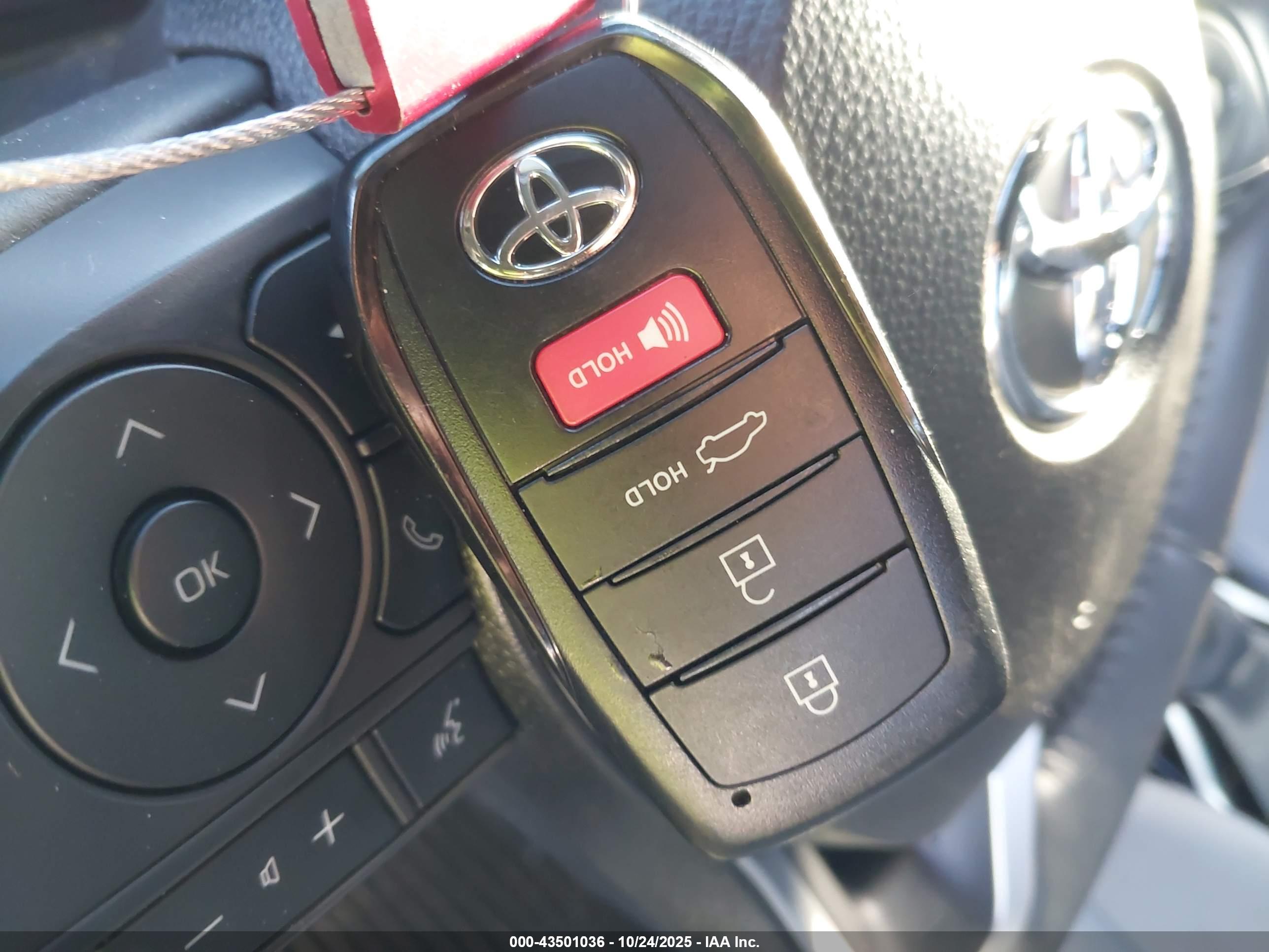 TOYOTA COROLLA image 11