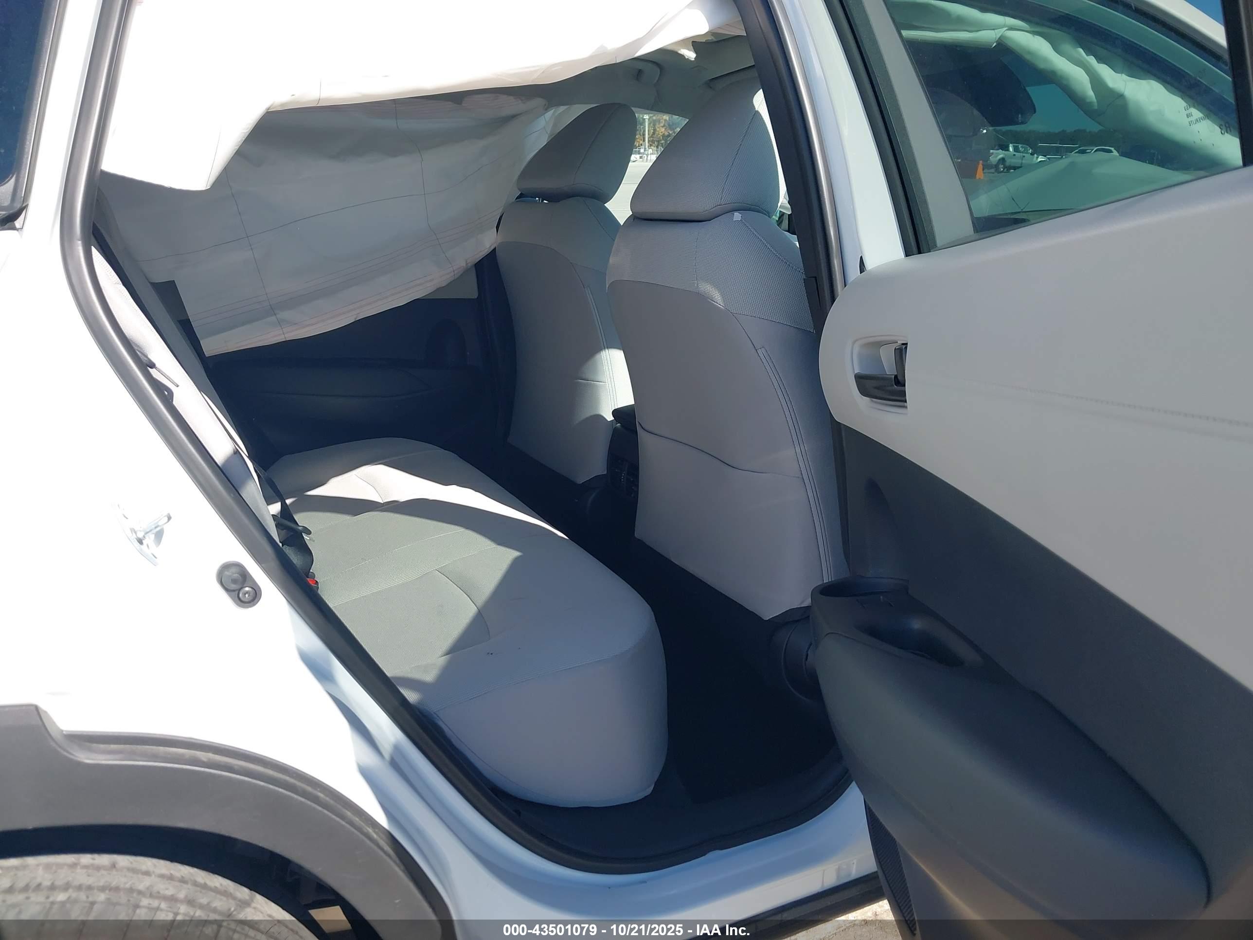 TOYOTA COROLLA image 8