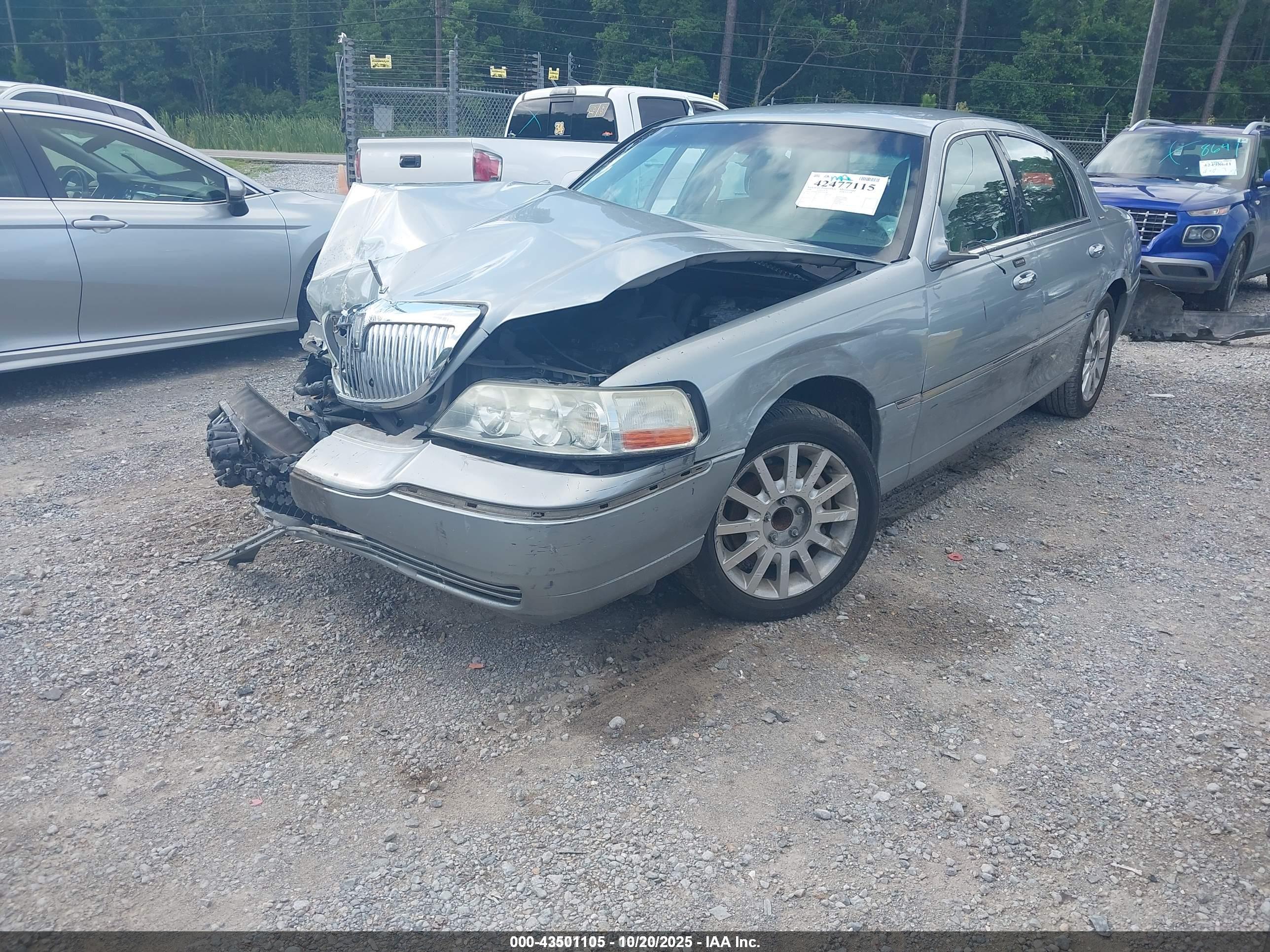 LINCOLN TOWN image 2