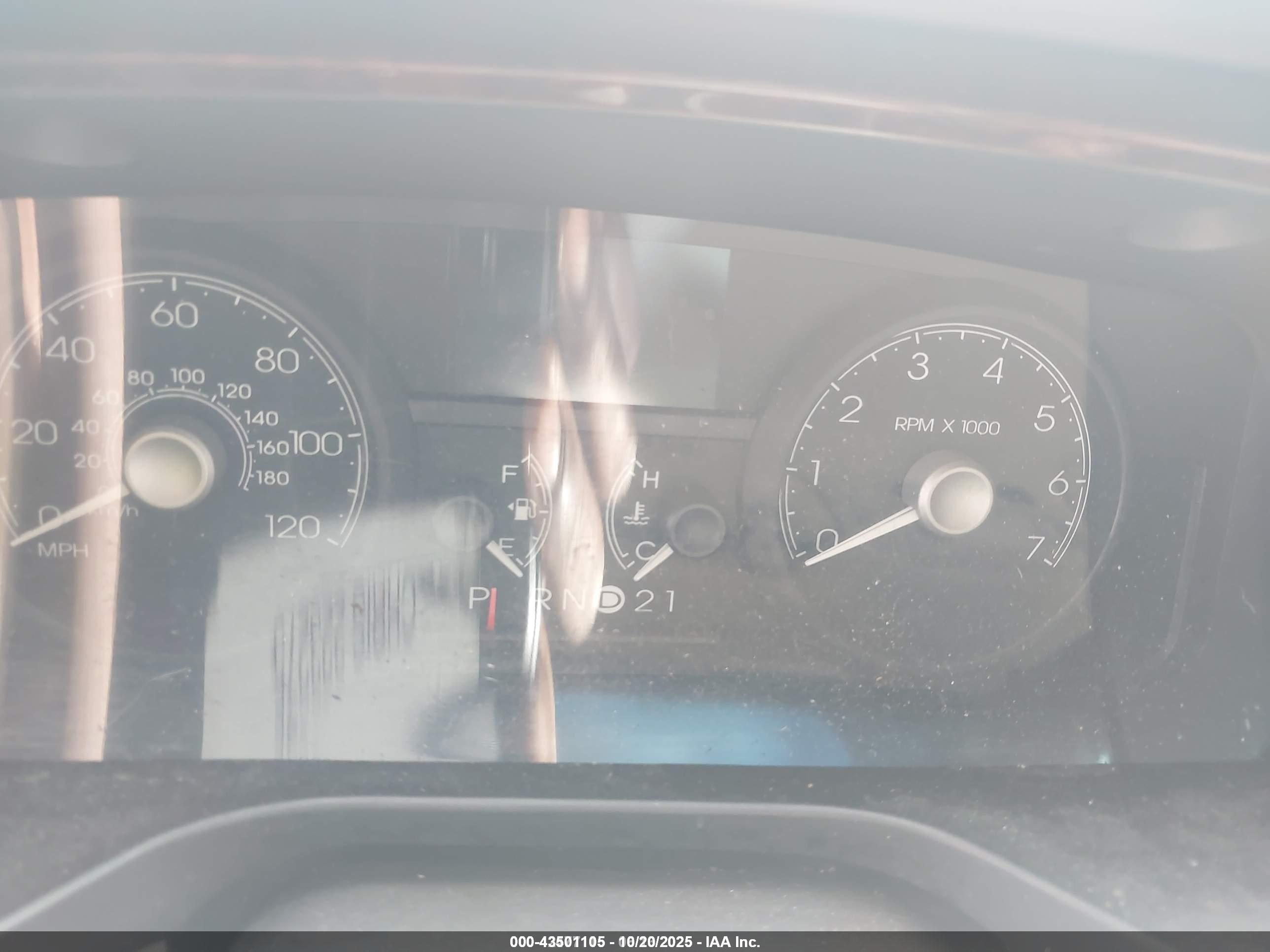 LINCOLN TOWN image 7