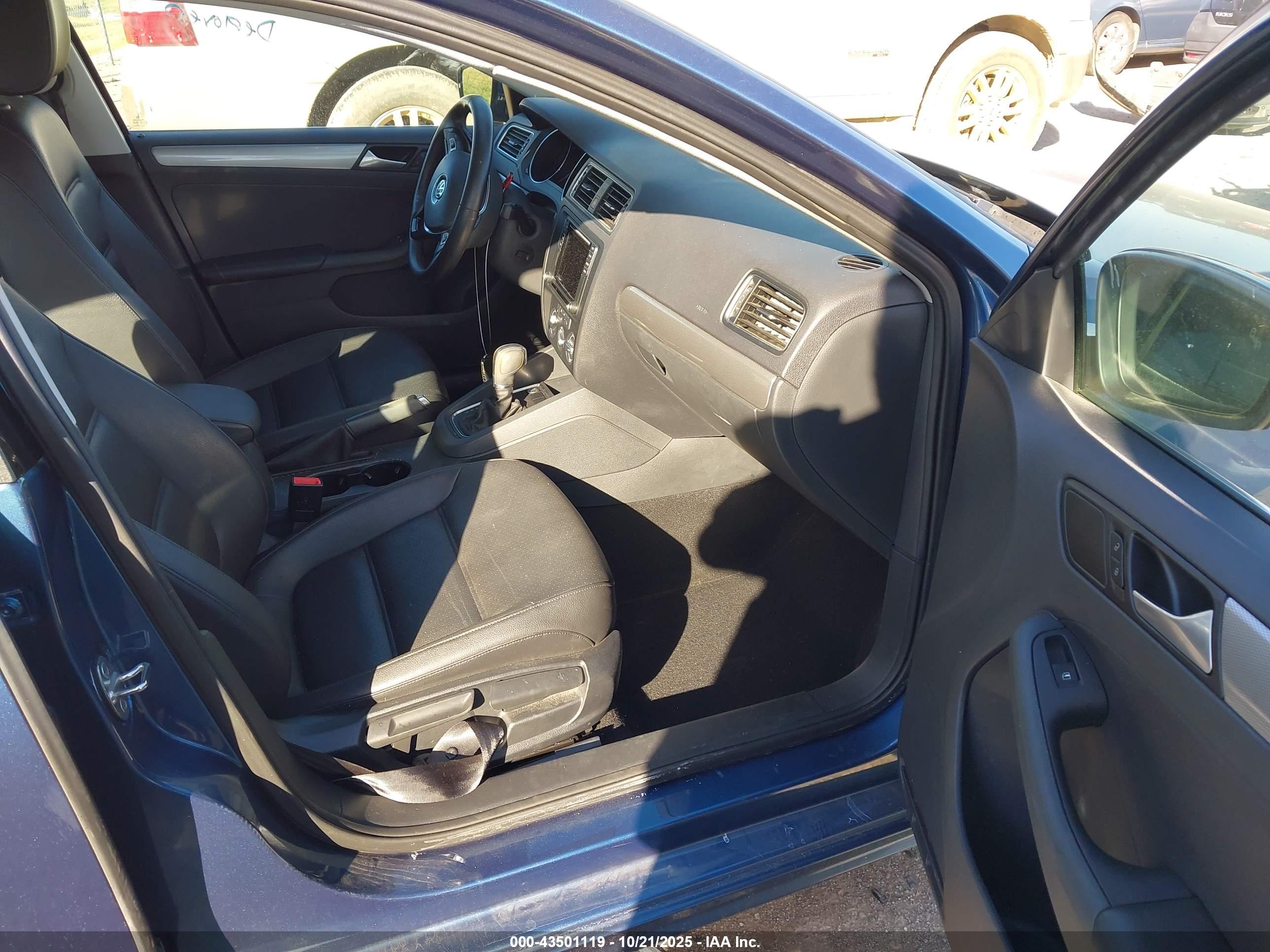 VOLKSWAGEN JETTA image 5