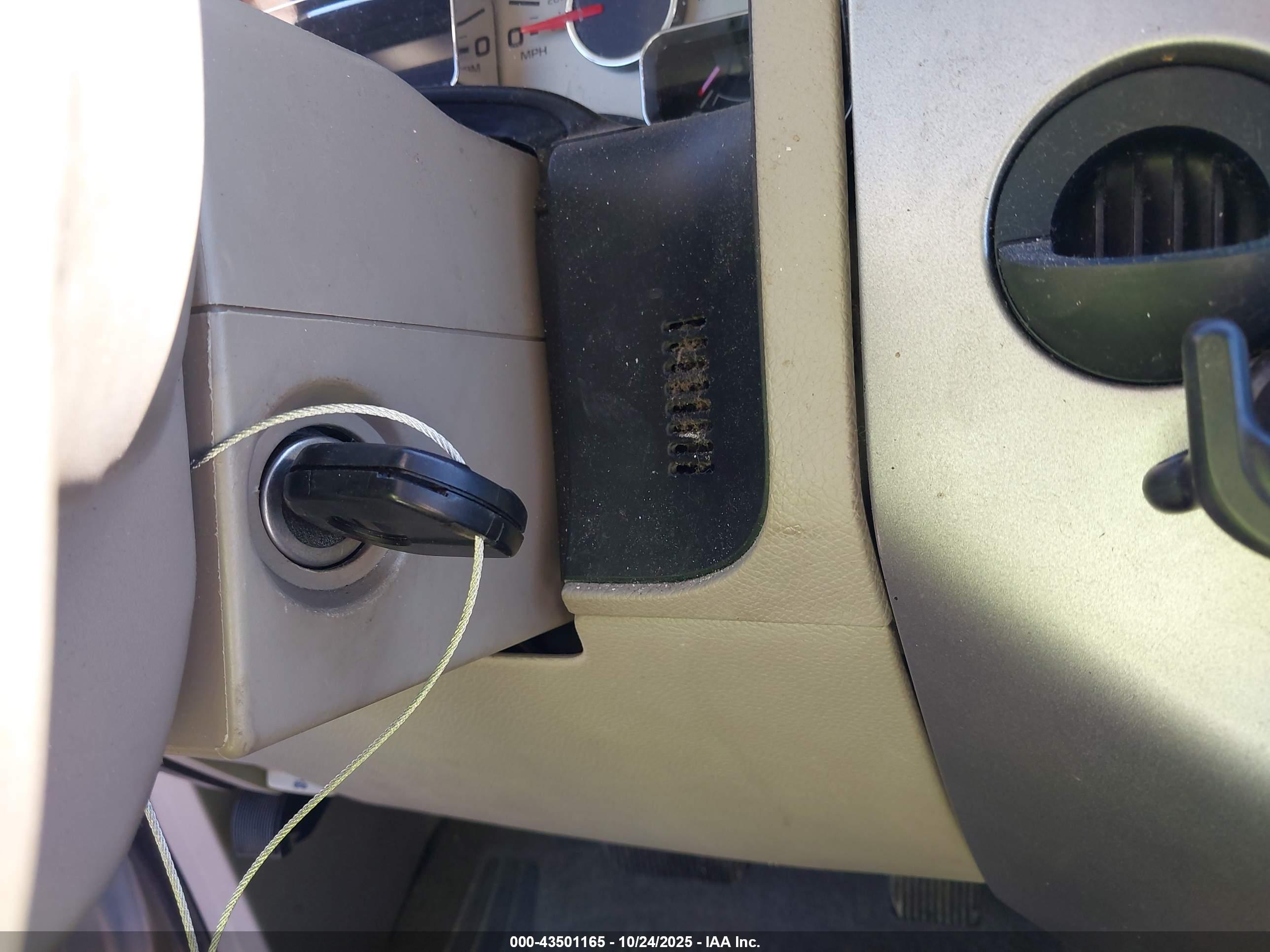 FORD EXPEDITION image 11