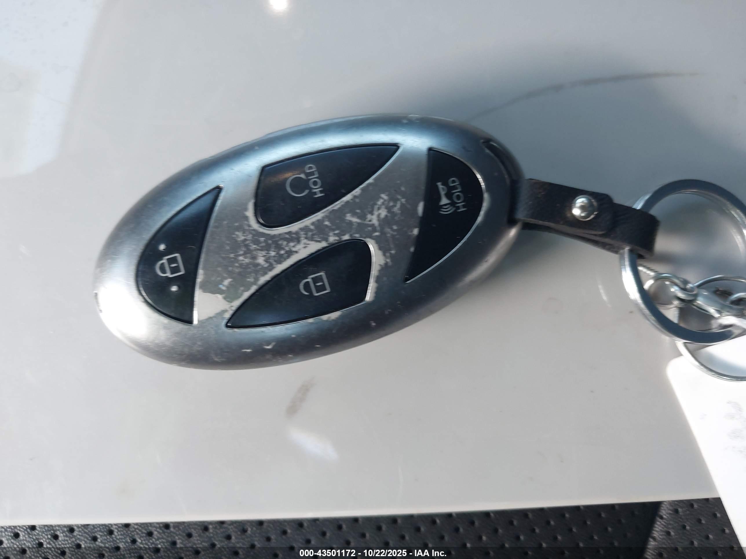 HYUNDAI SANTA image 11