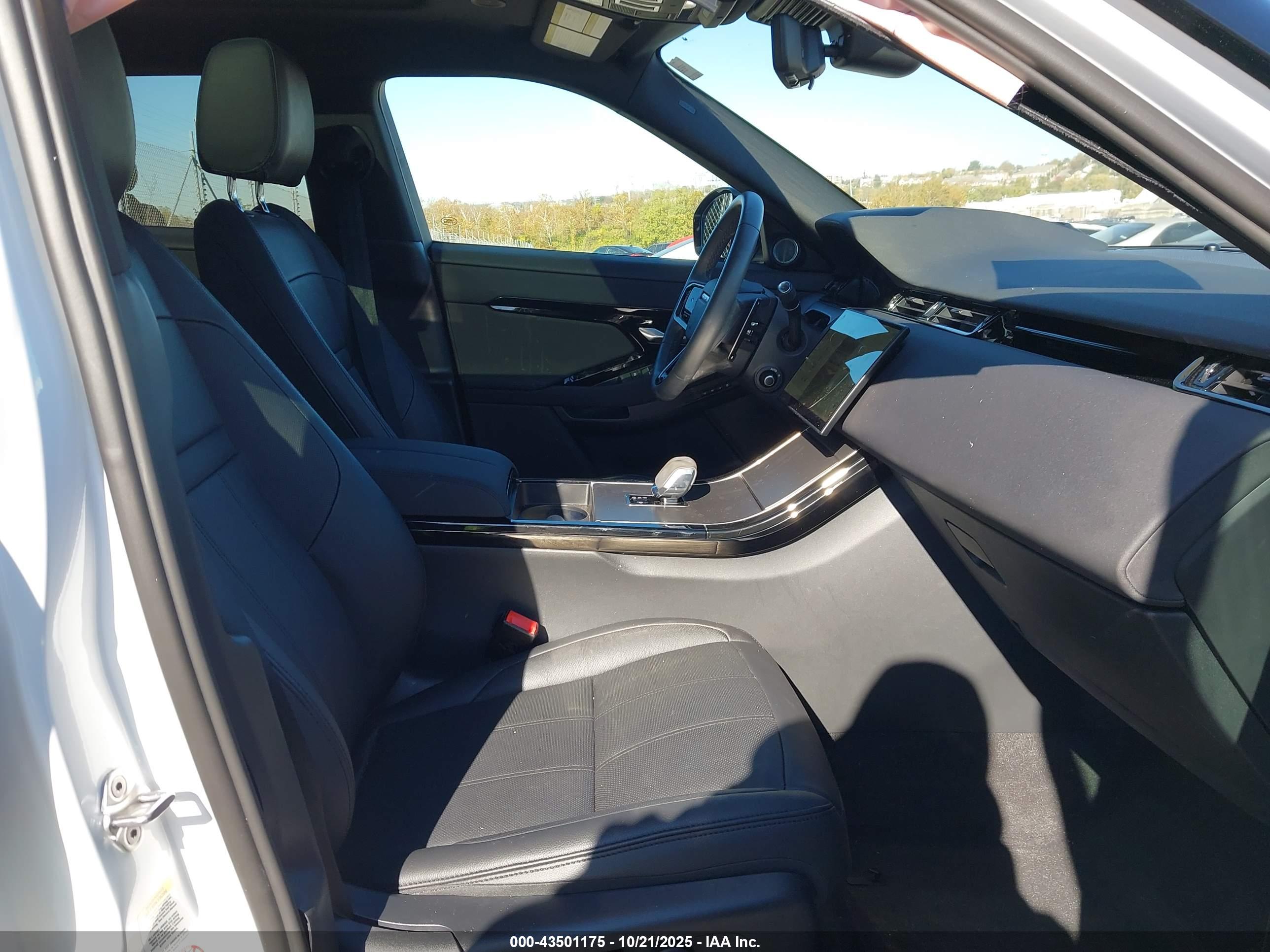 LAND ROVER image 5