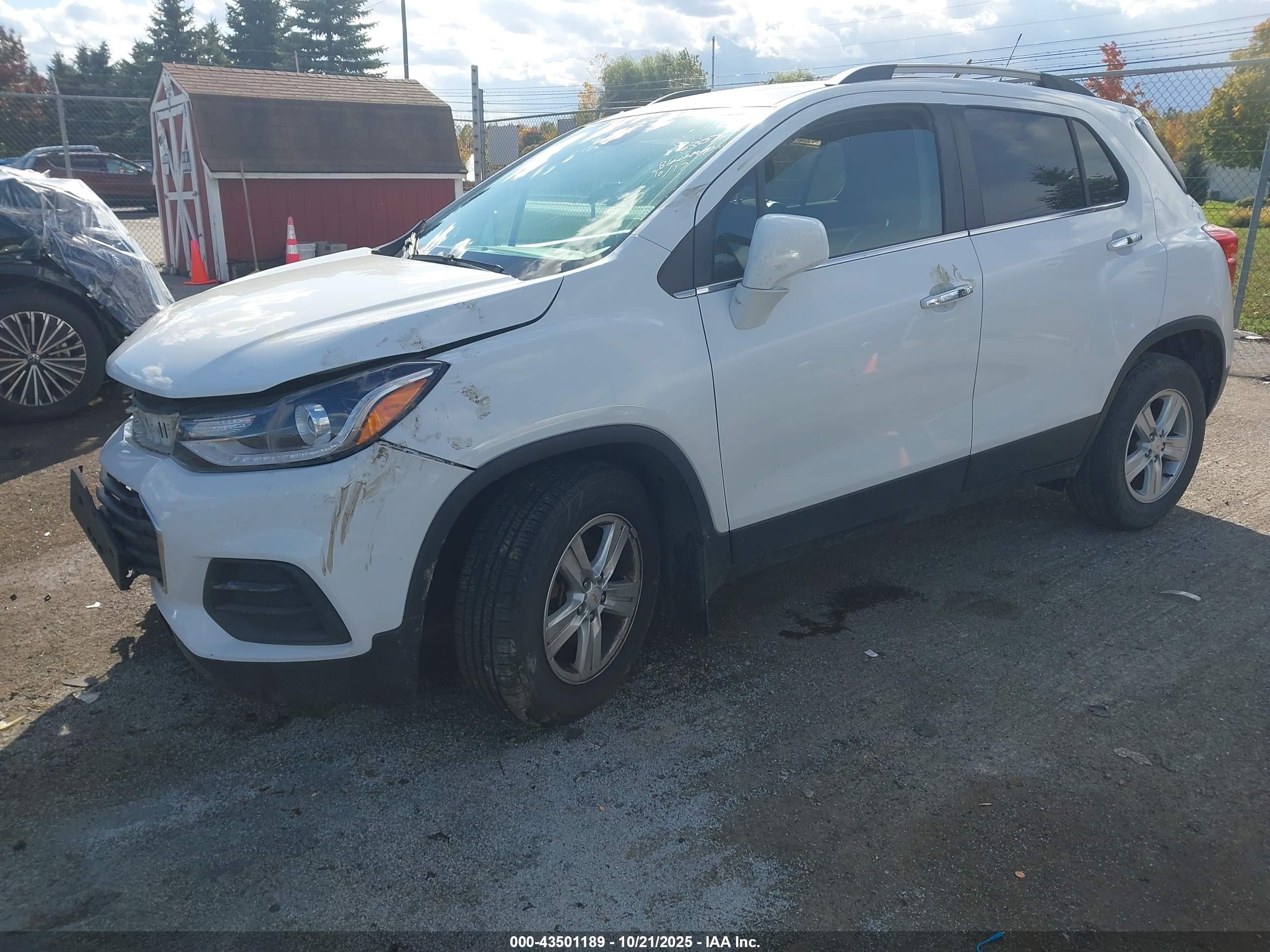 CHEVROLET TRAX image 2