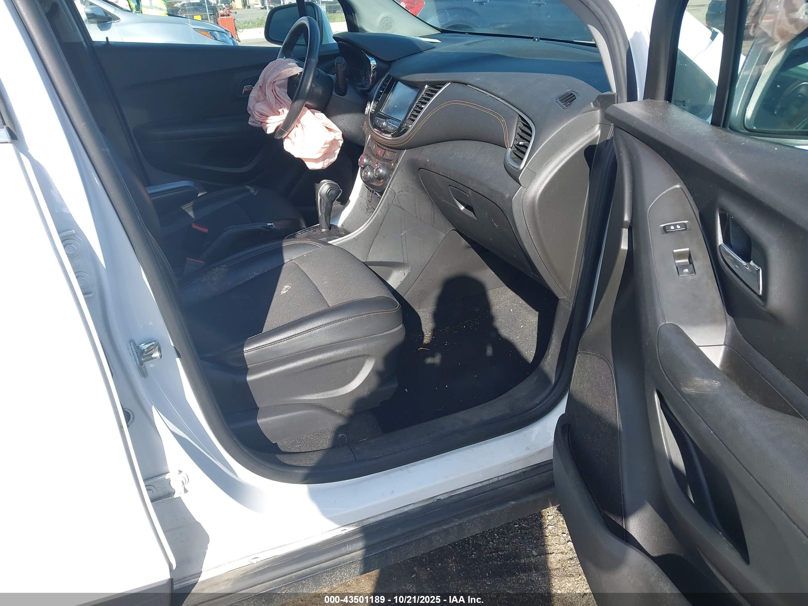 CHEVROLET TRAX image 5