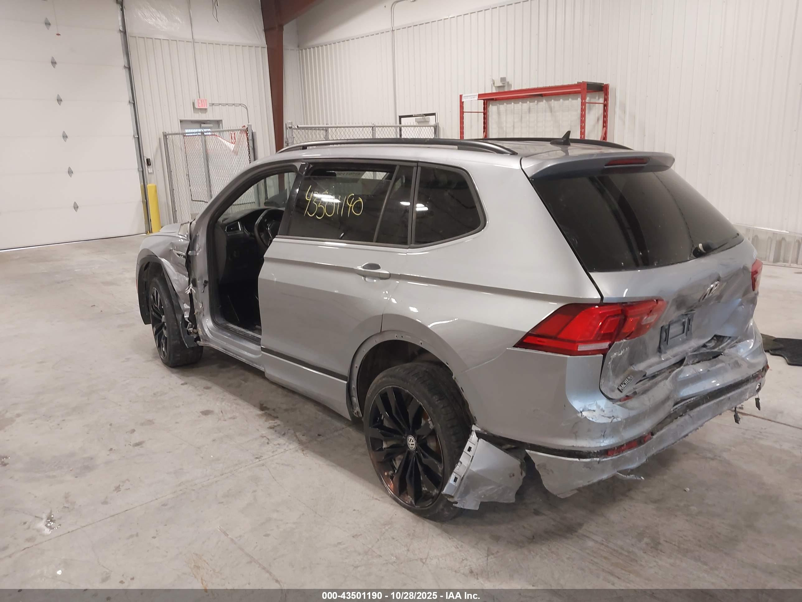 VOLKSWAGEN TIGUAN image 3