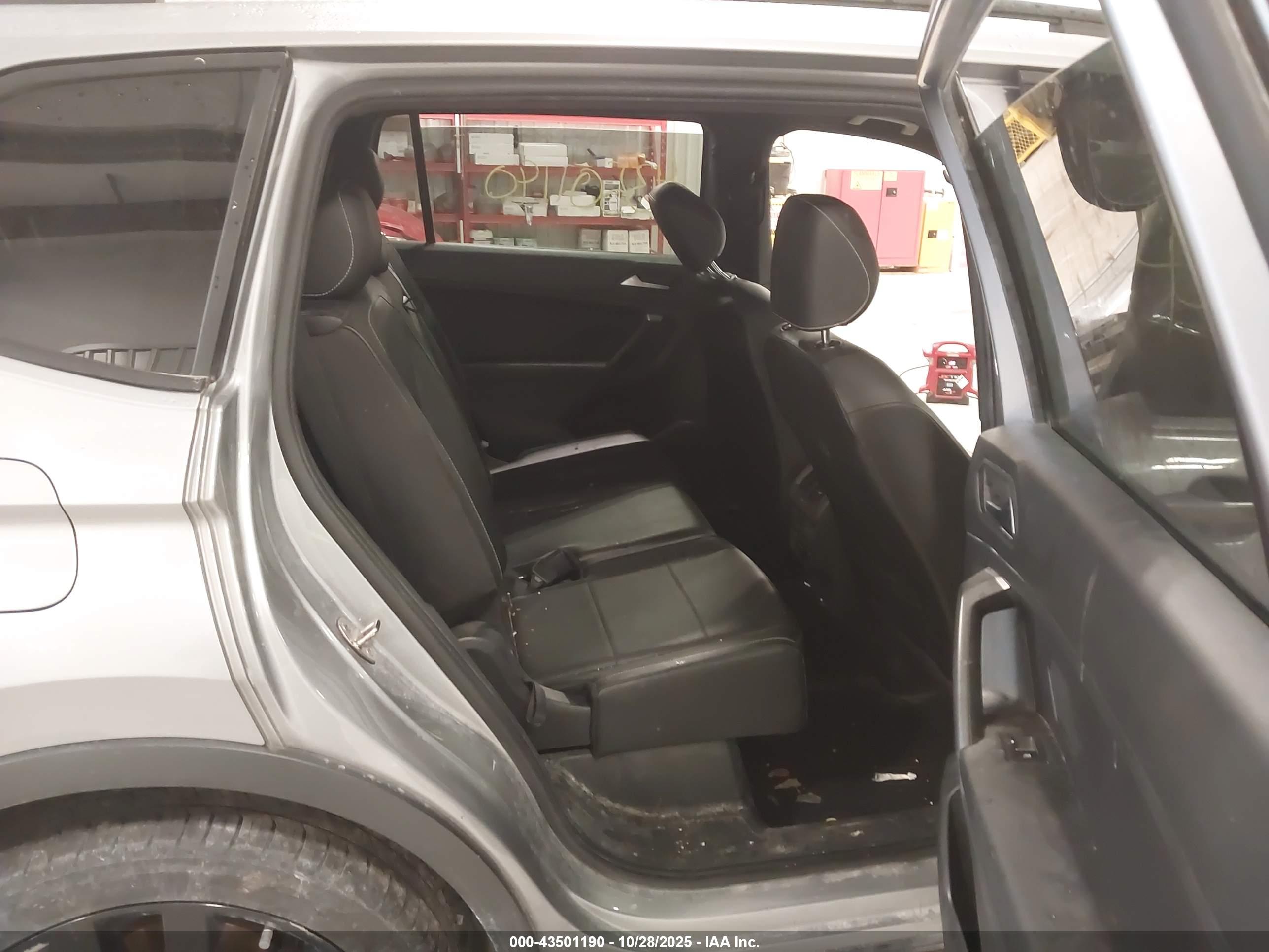 VOLKSWAGEN TIGUAN image 8