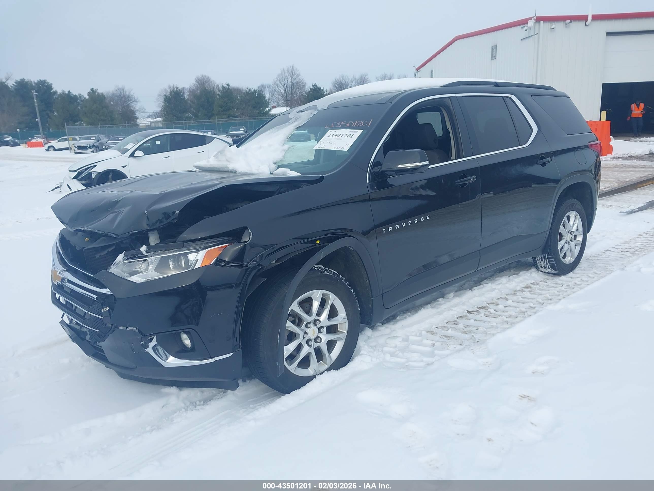 CHEVROLET TRAVERSE image 2