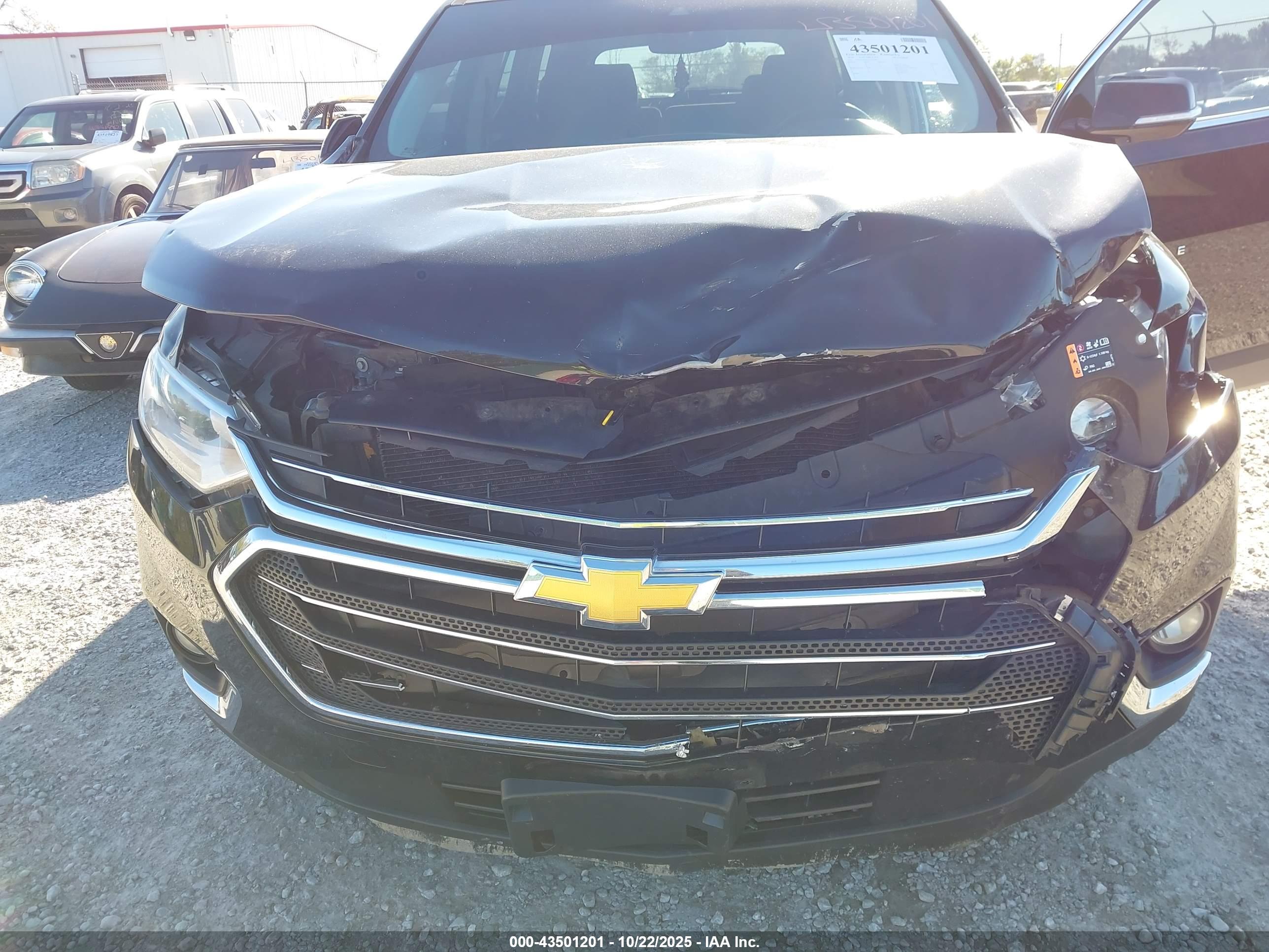 CHEVROLET TRAVERSE image 6