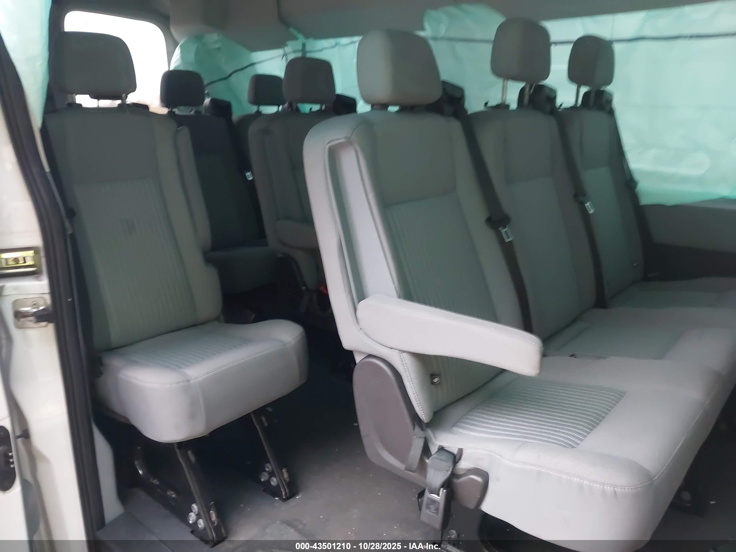 FORD TRANSIT-350 image 8