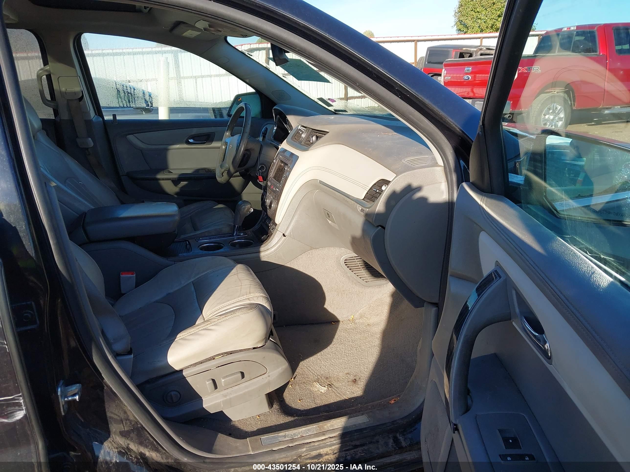 CHEVROLET TRAVERSE image 5