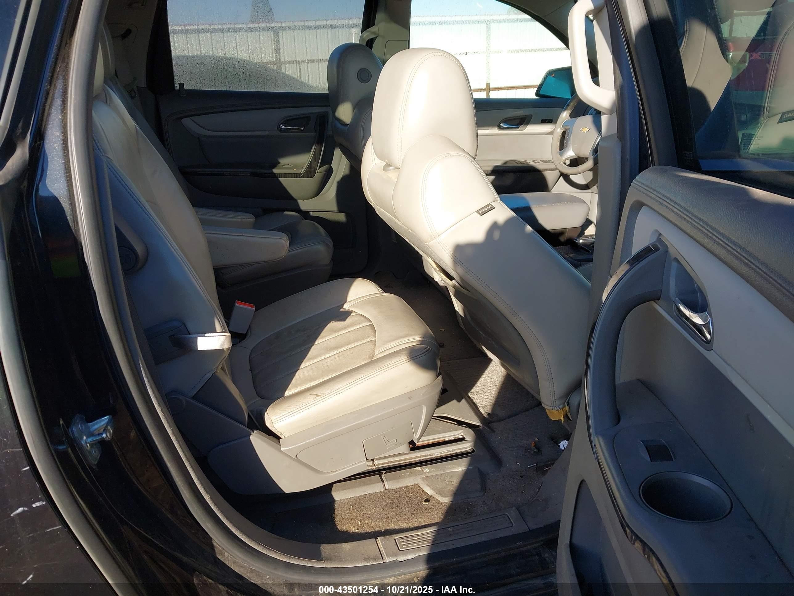 CHEVROLET TRAVERSE image 8