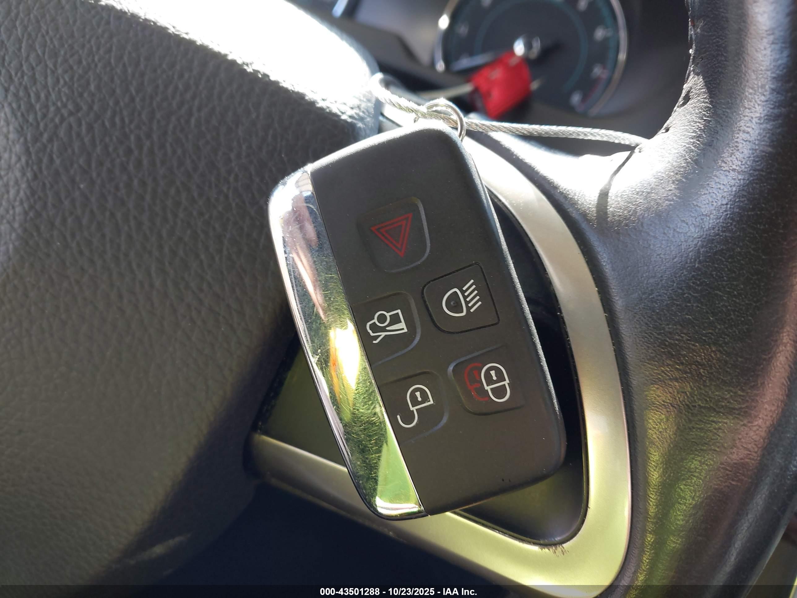 JAGUAR XF image 11