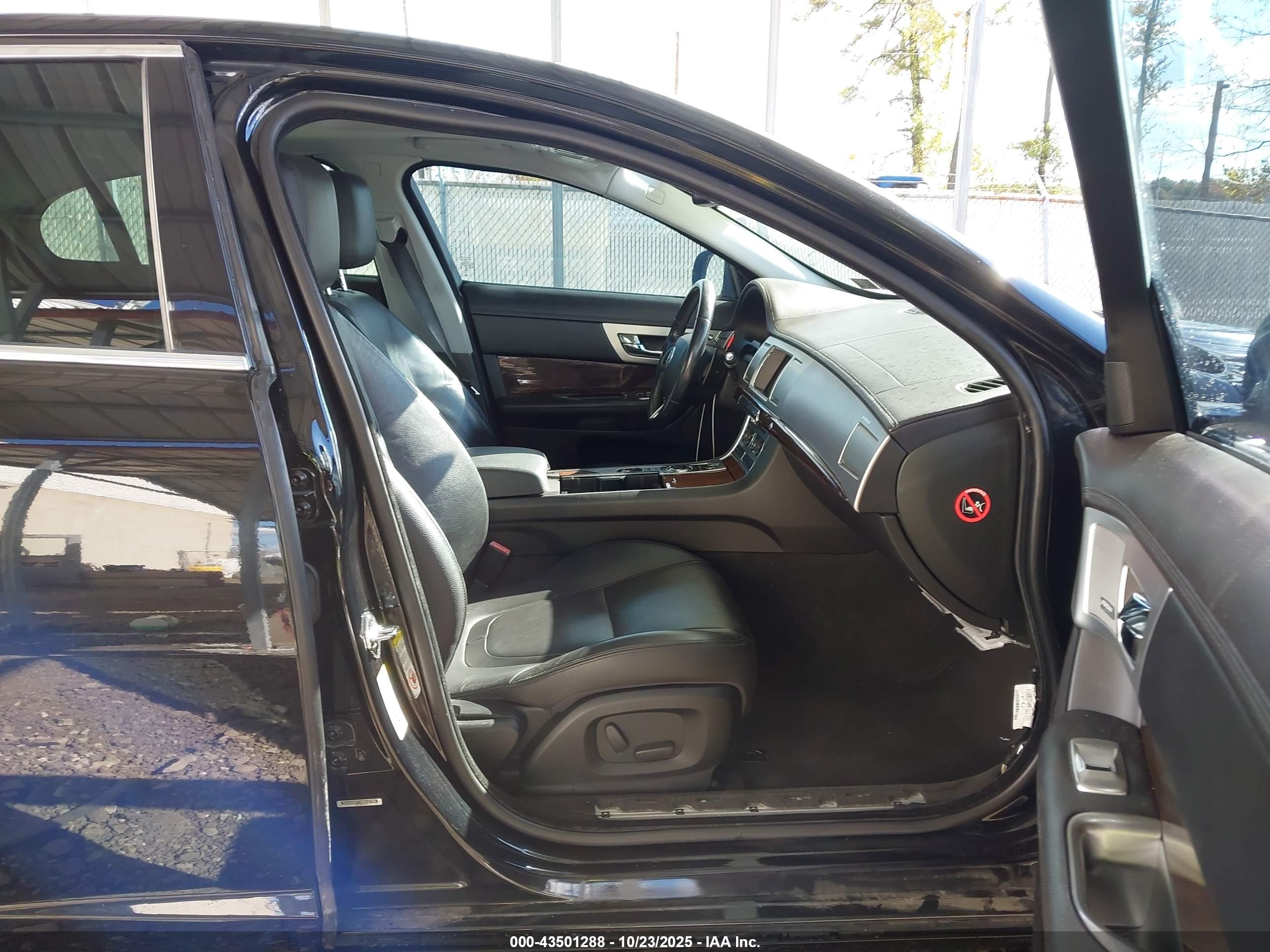 JAGUAR XF image 5