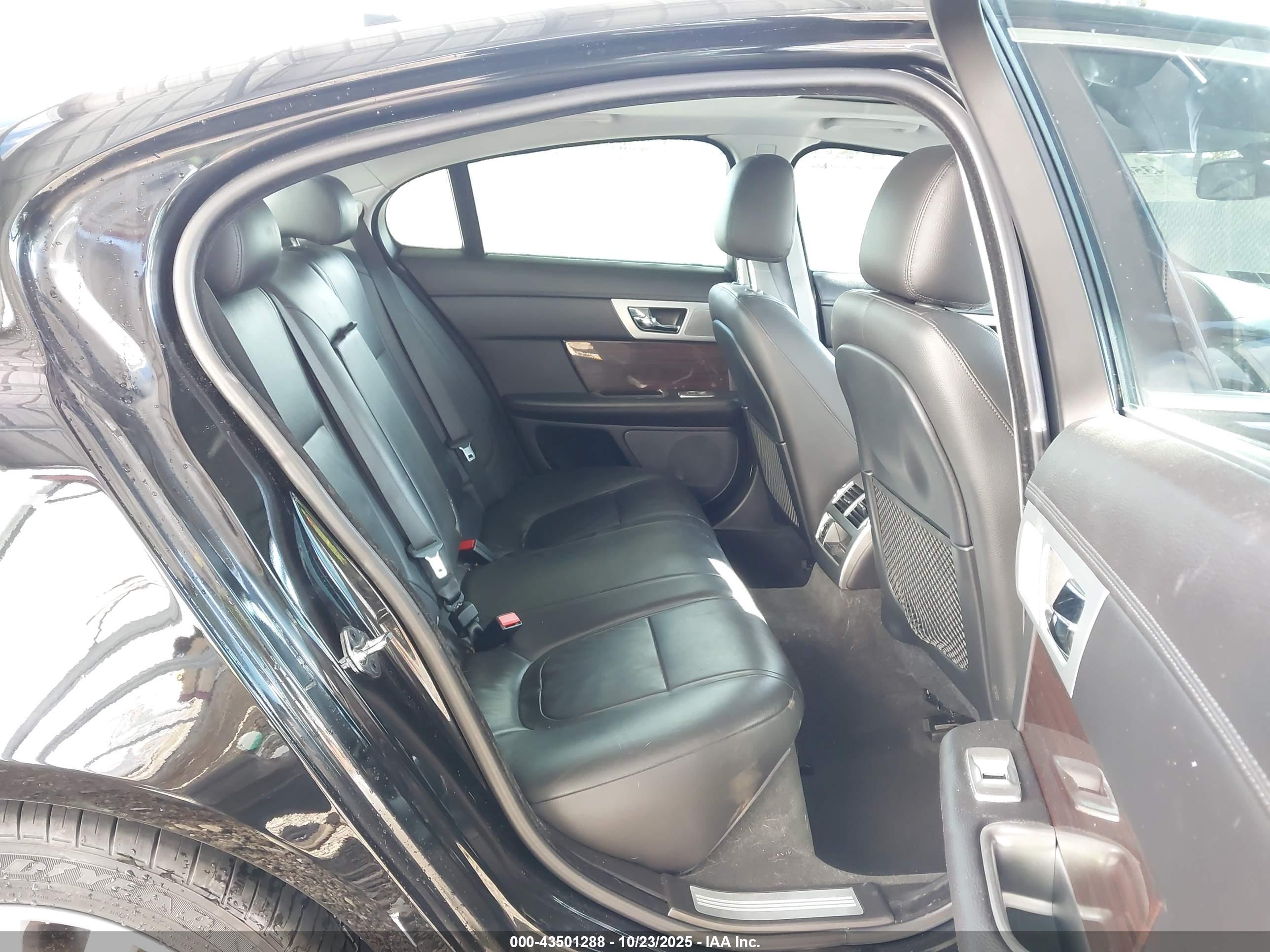 JAGUAR XF image 8