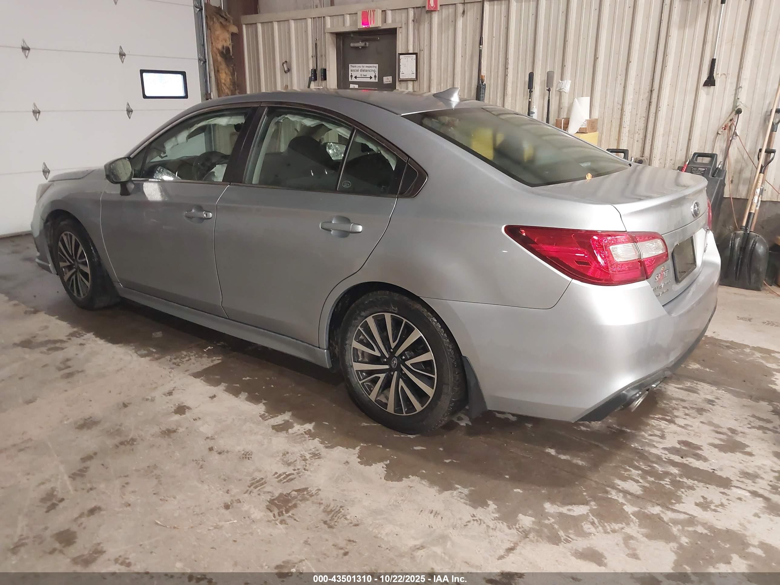 SUBARU LEGACY image 3