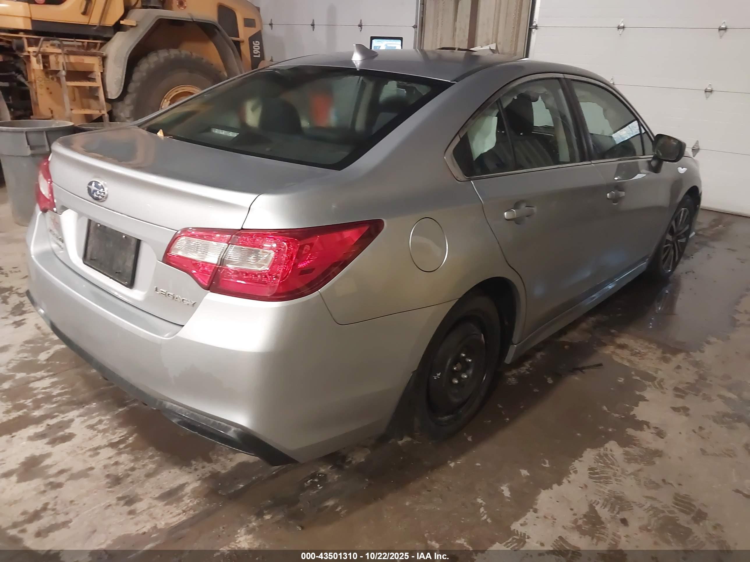 SUBARU LEGACY image 4