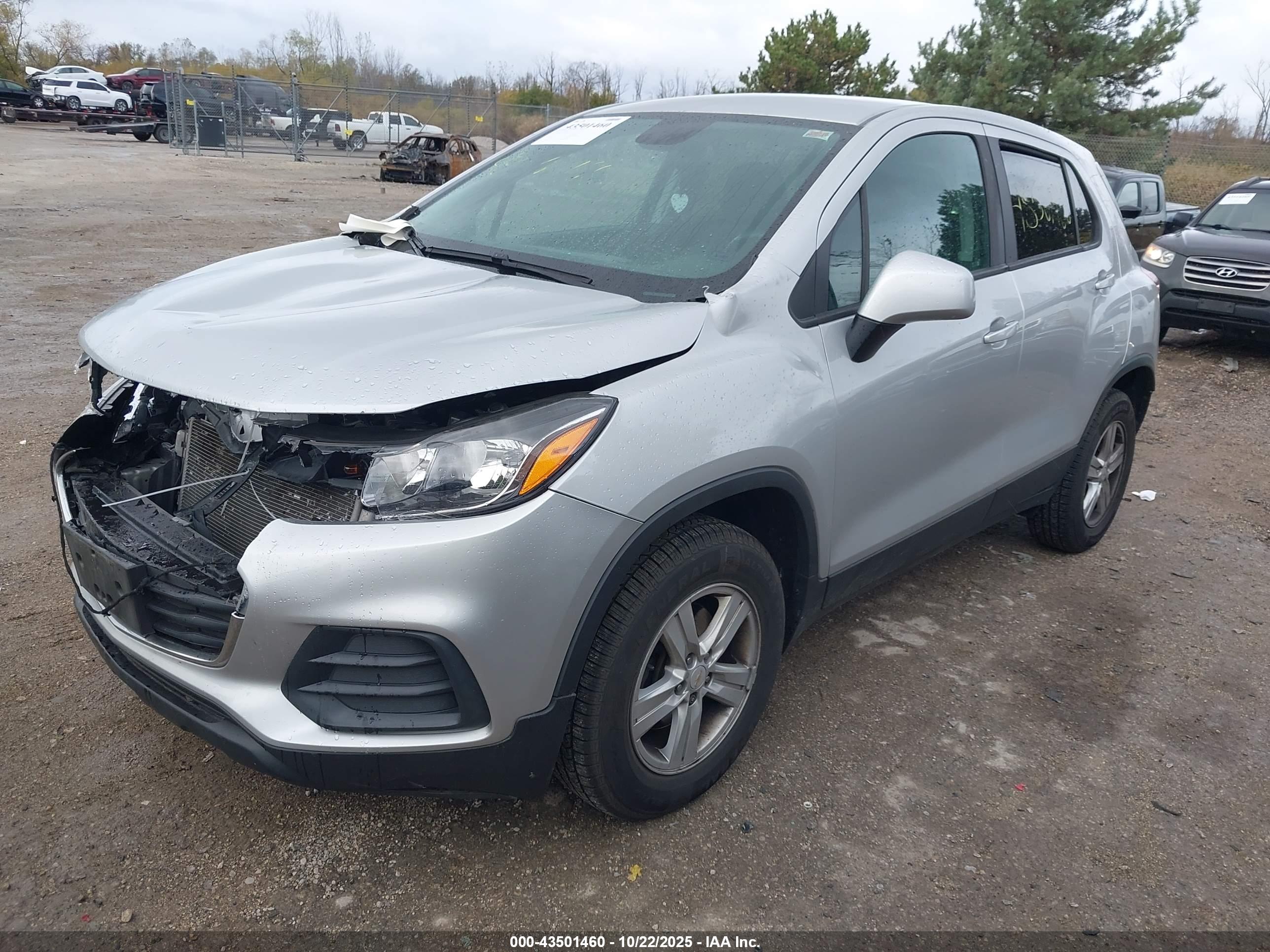 CHEVROLET TRAX image 2