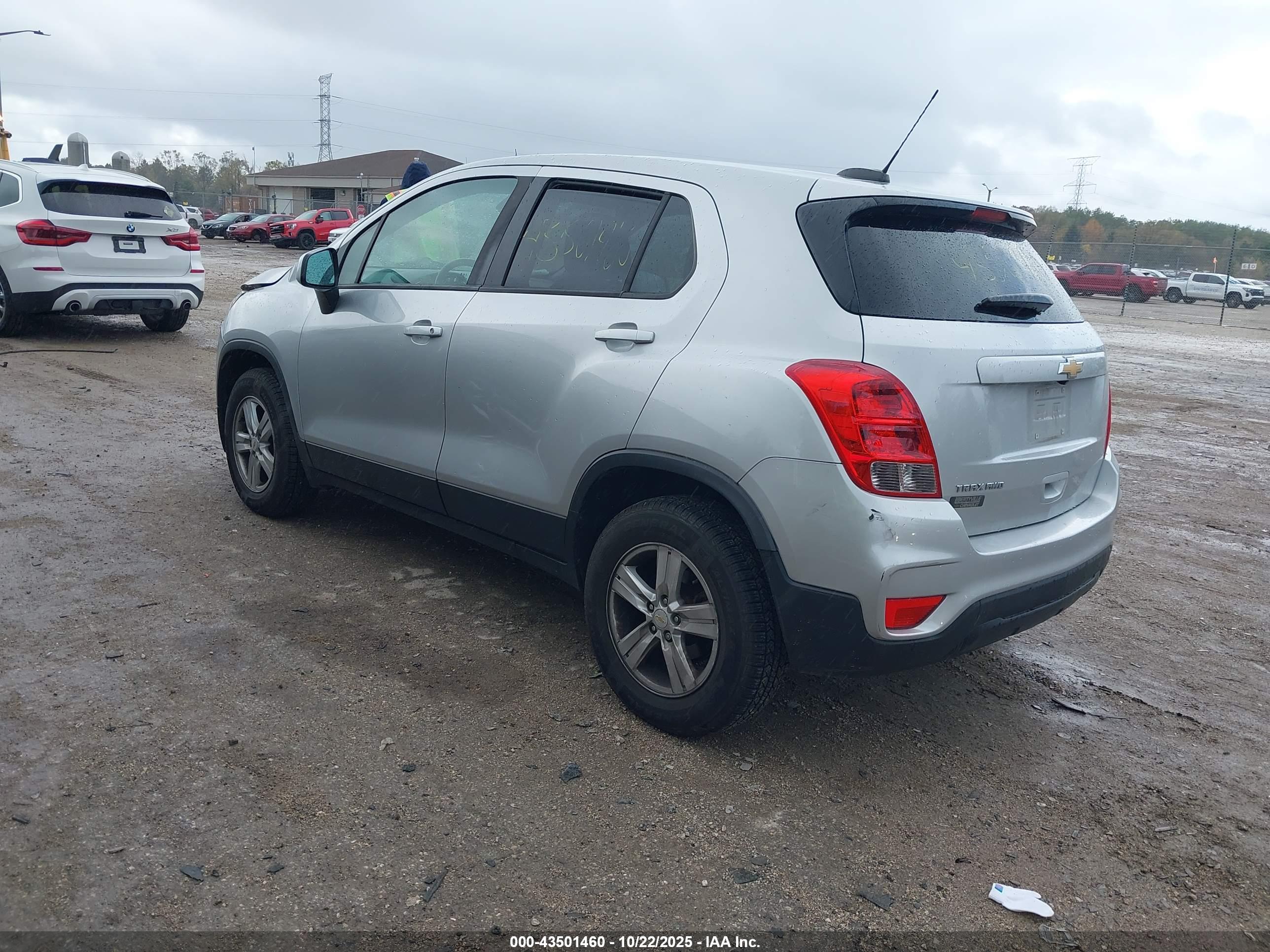 CHEVROLET TRAX image 3