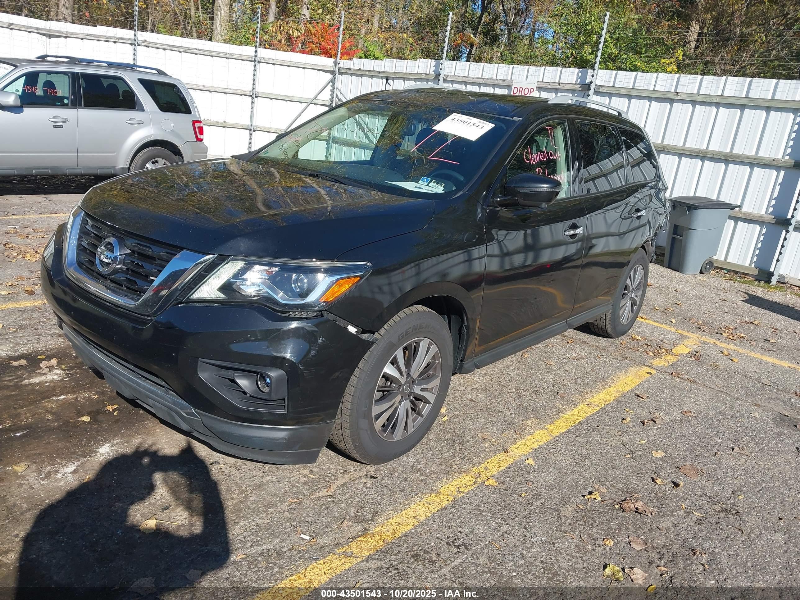 NISSAN PATHFINDER image 2