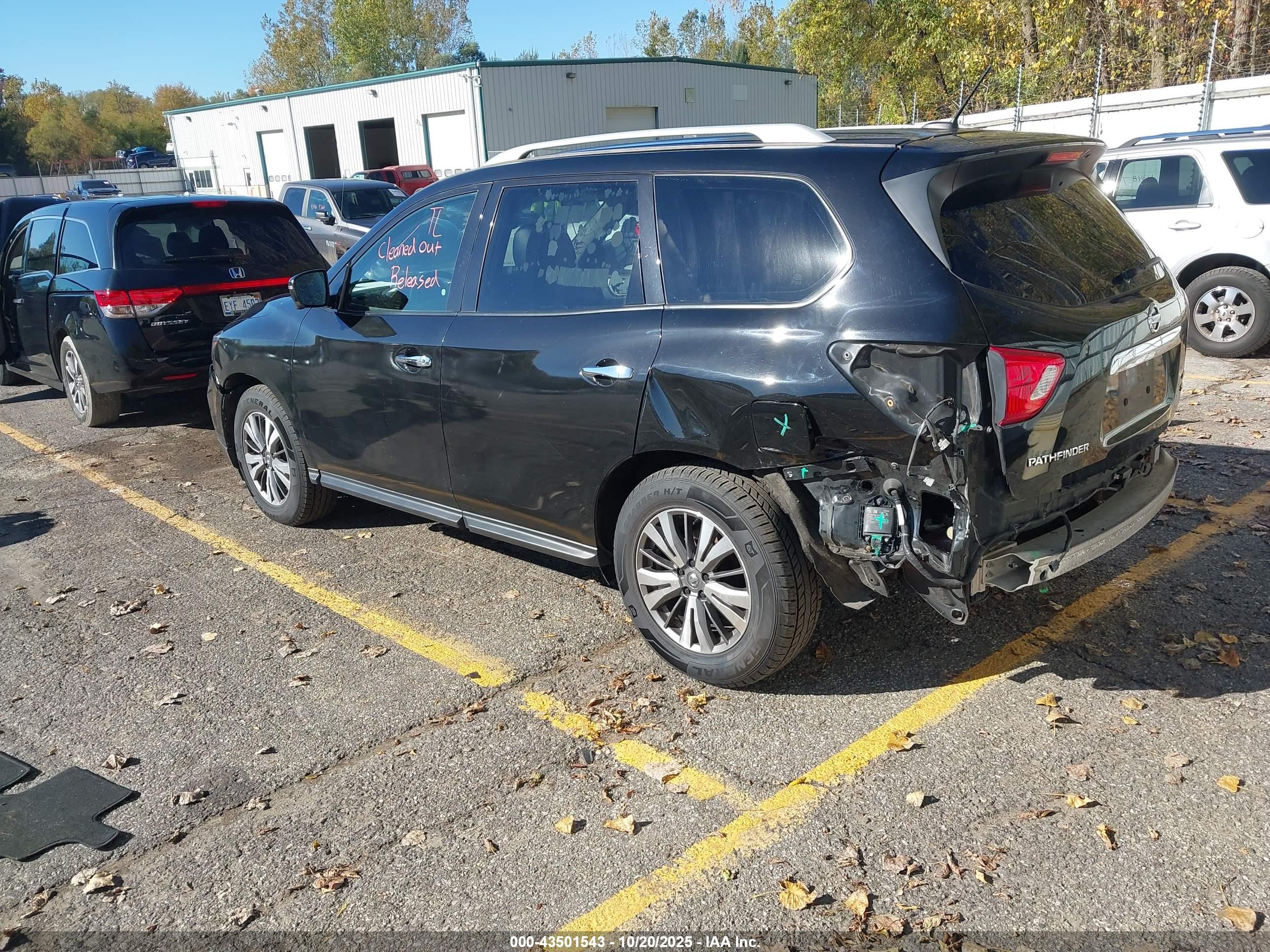 NISSAN PATHFINDER image 3