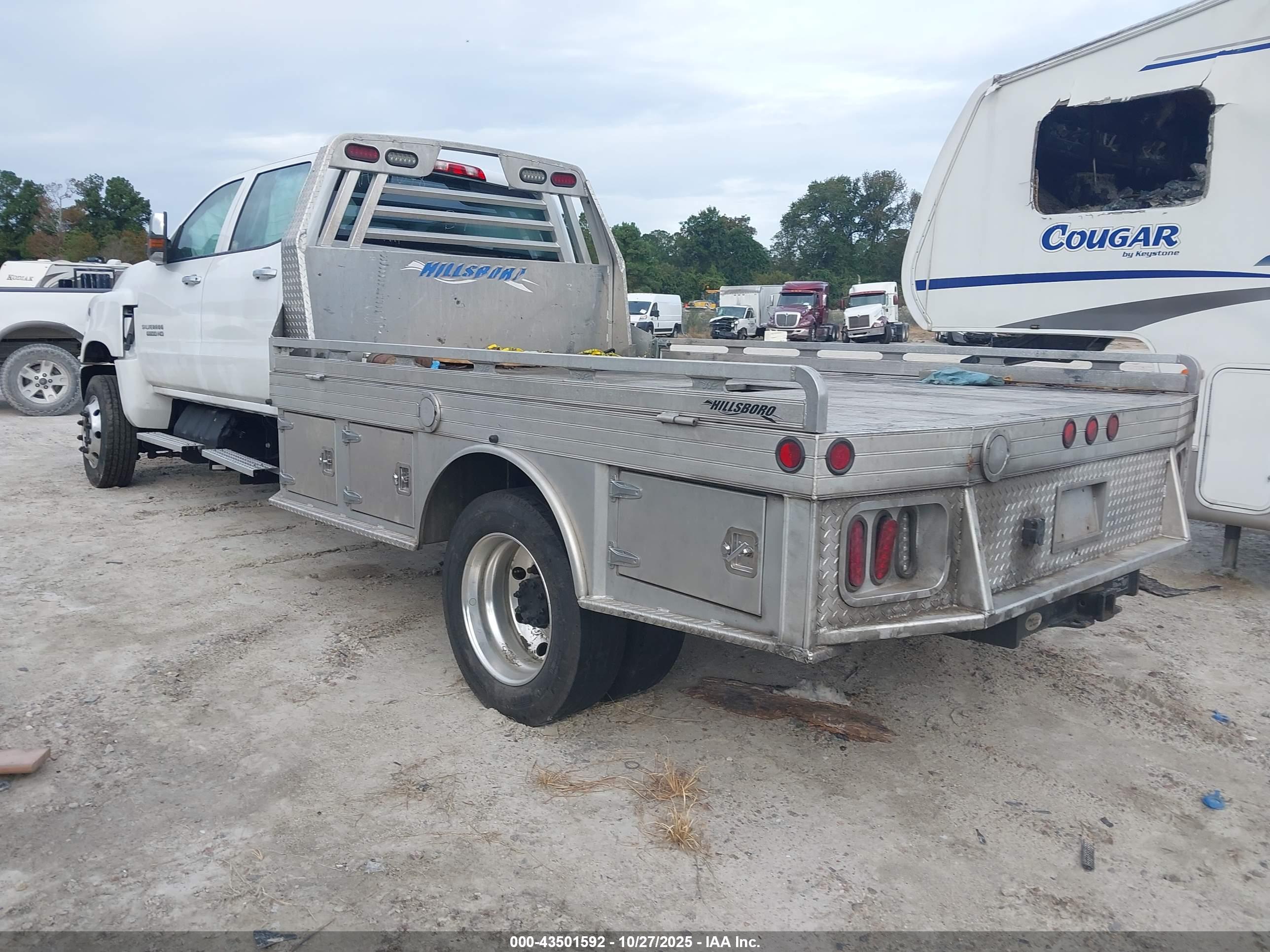 CHEVROLET SILVERADO image 3