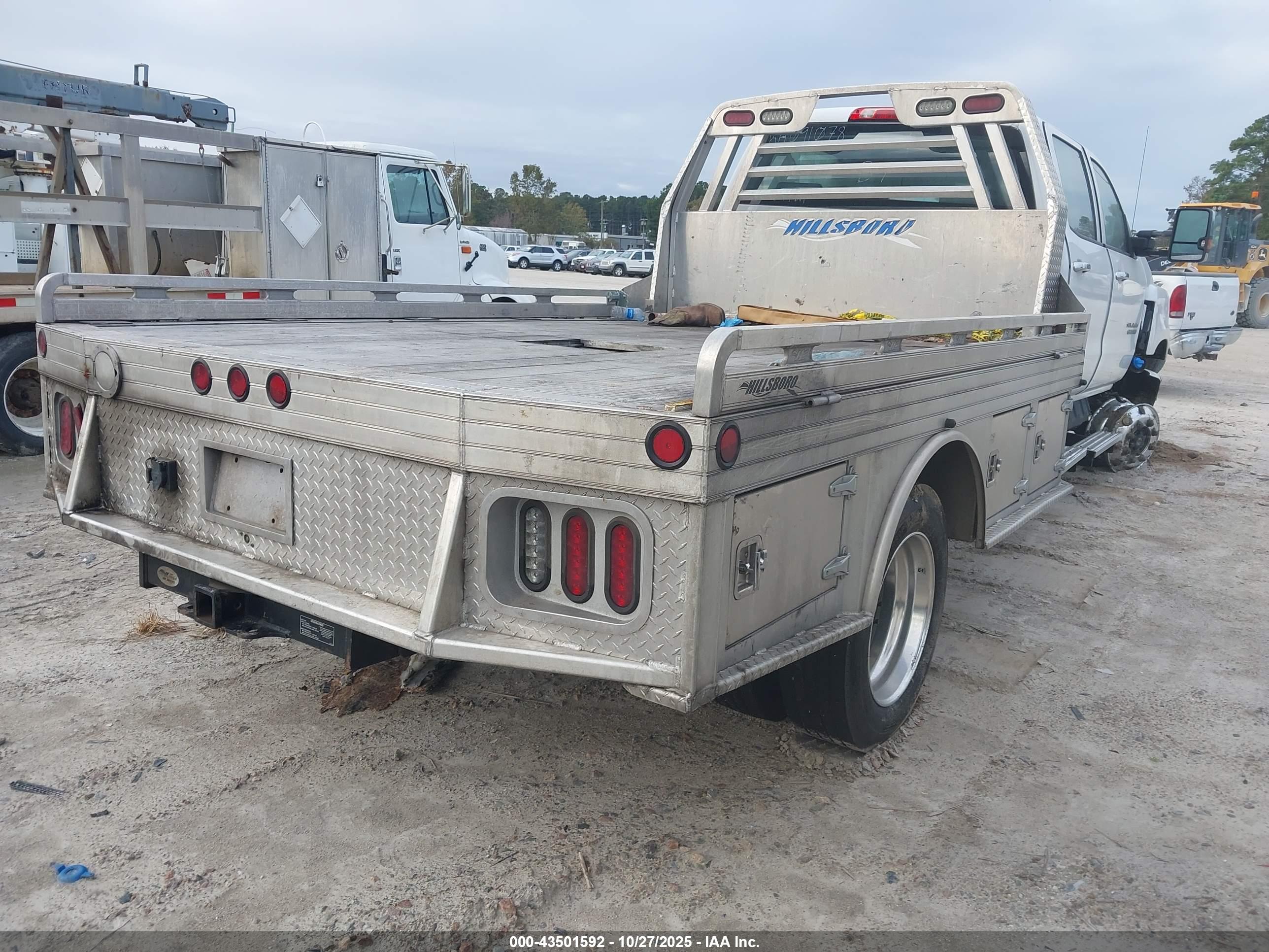 CHEVROLET SILVERADO image 4