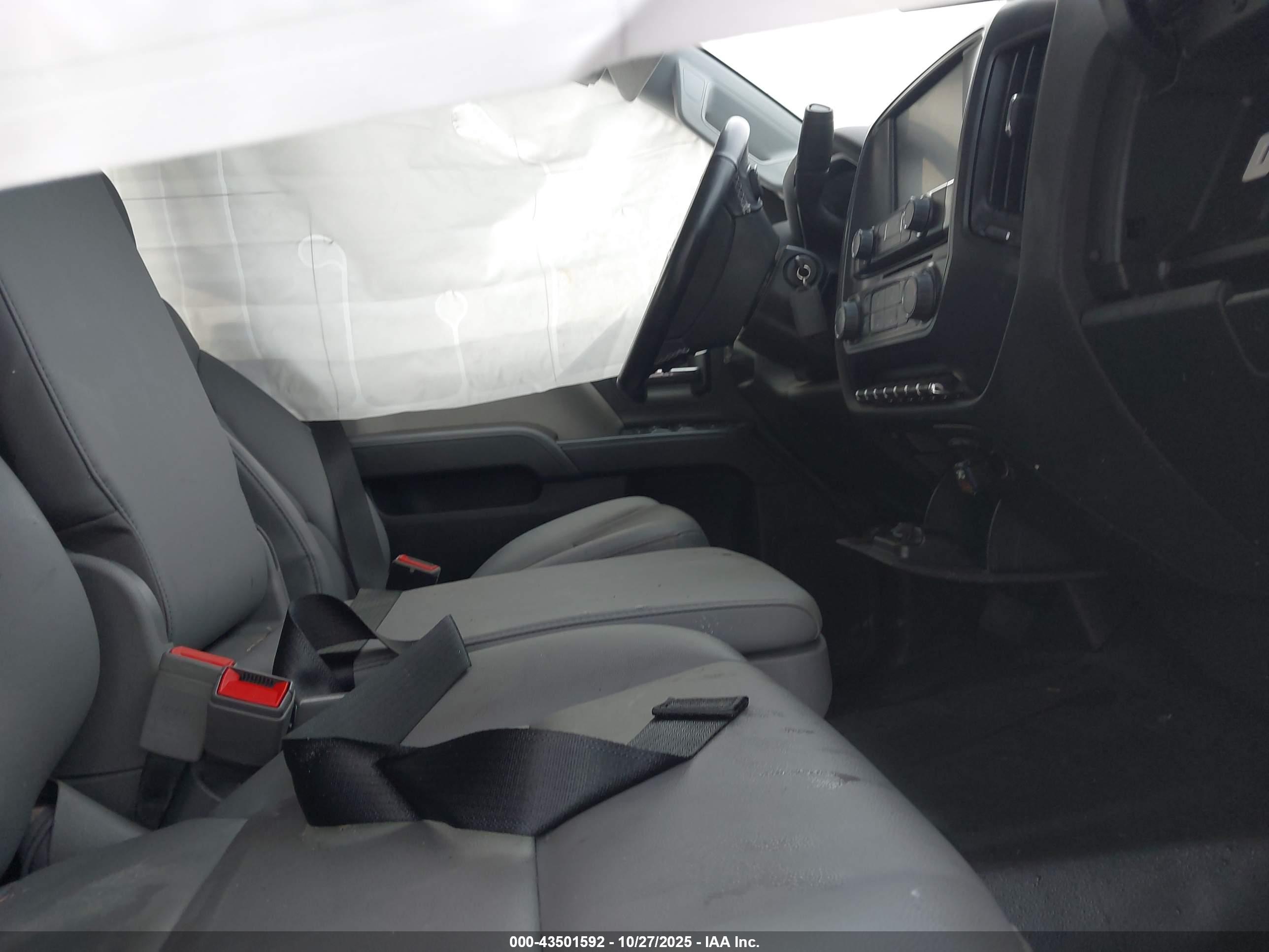 CHEVROLET SILVERADO image 5