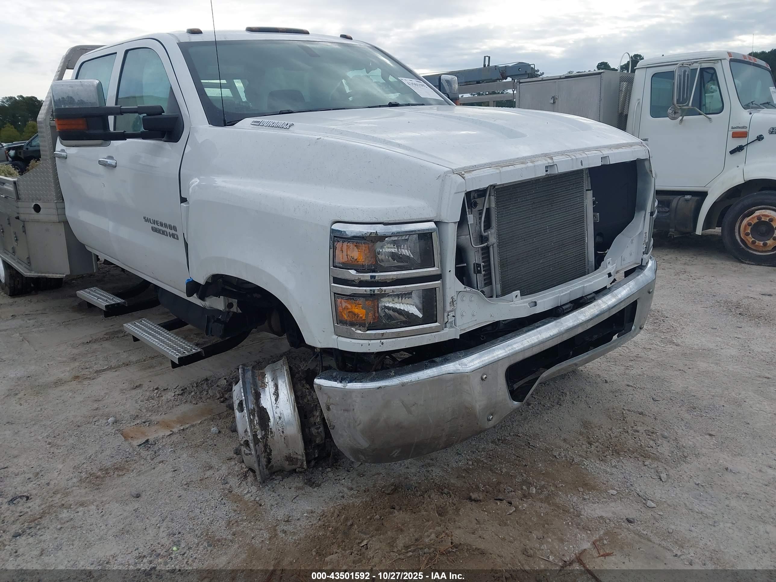 CHEVROLET SILVERADO image 6