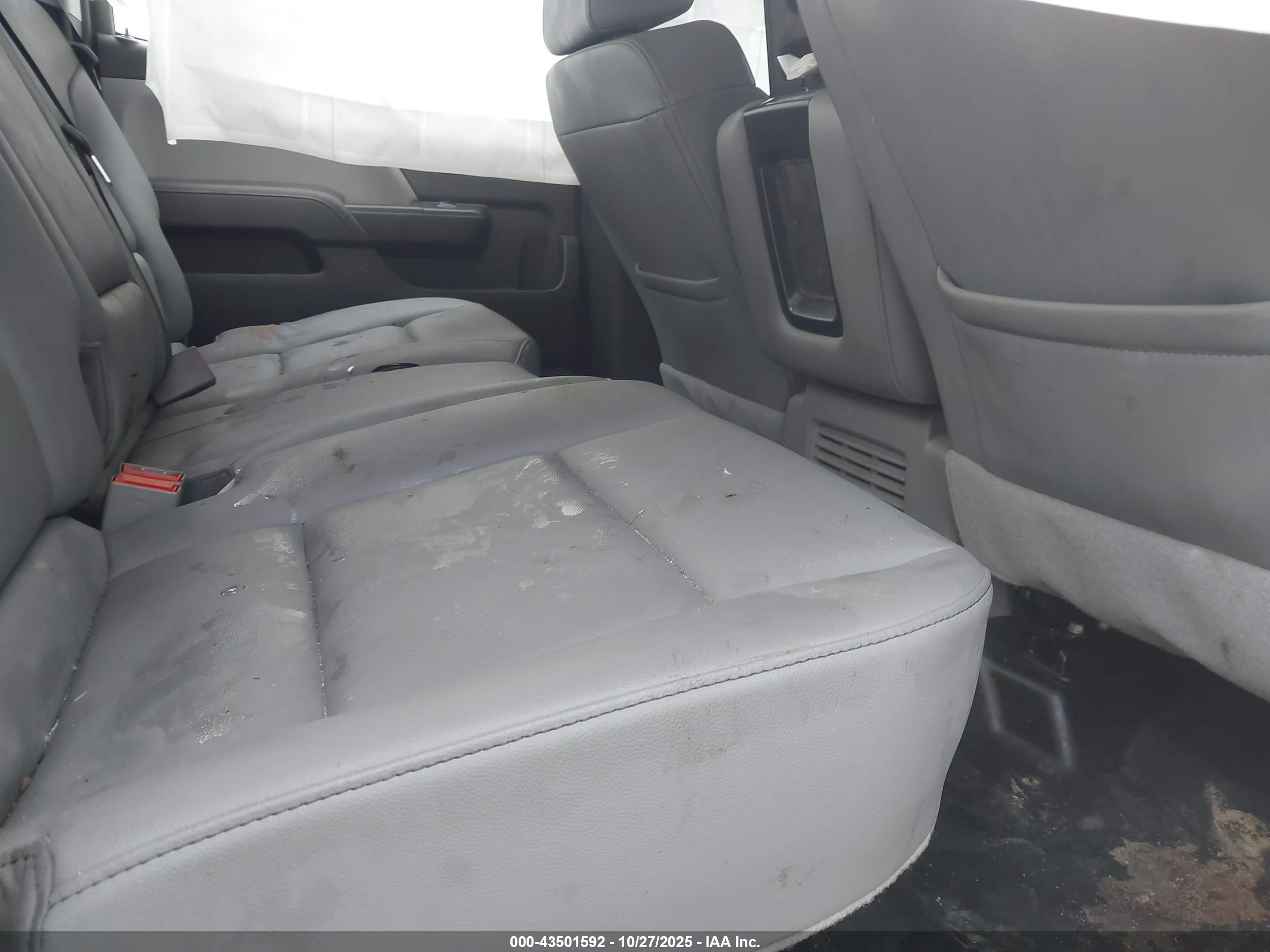 CHEVROLET SILVERADO image 8