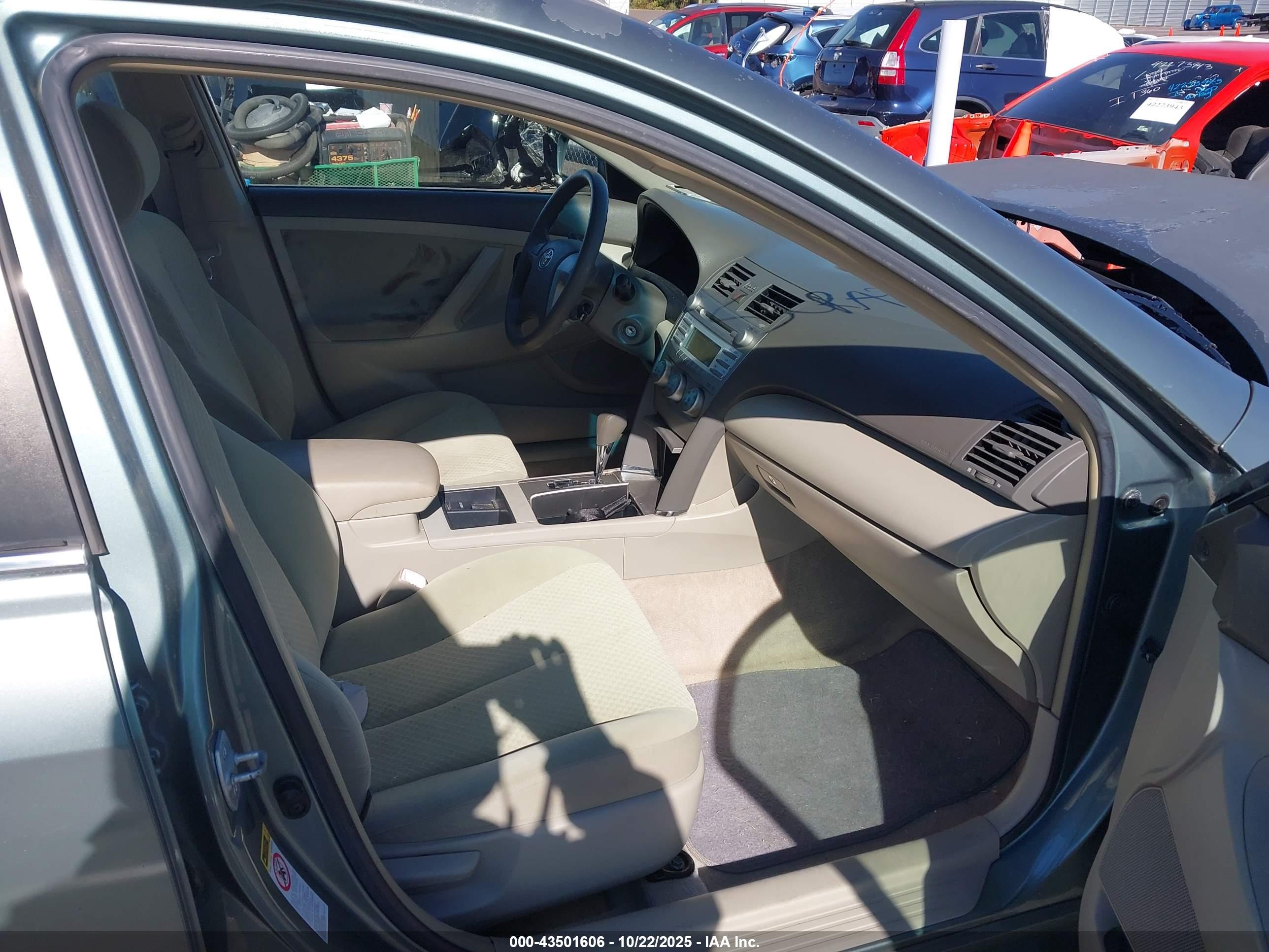 TOYOTA CAMRY image 5