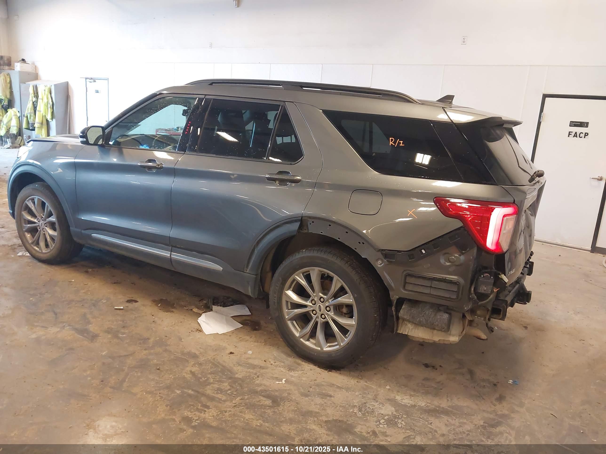 FORD EXPLORER image 3