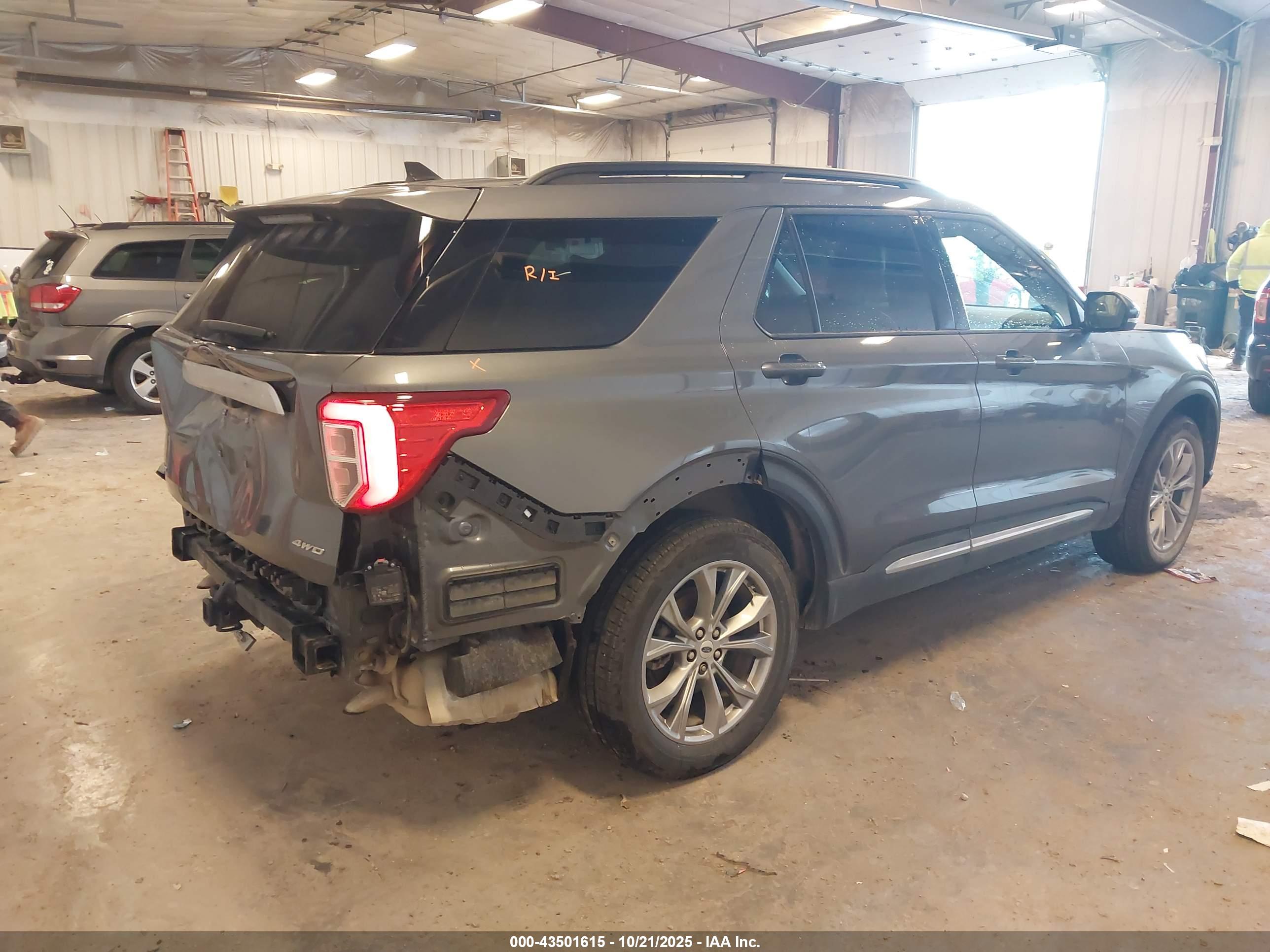 FORD EXPLORER image 4