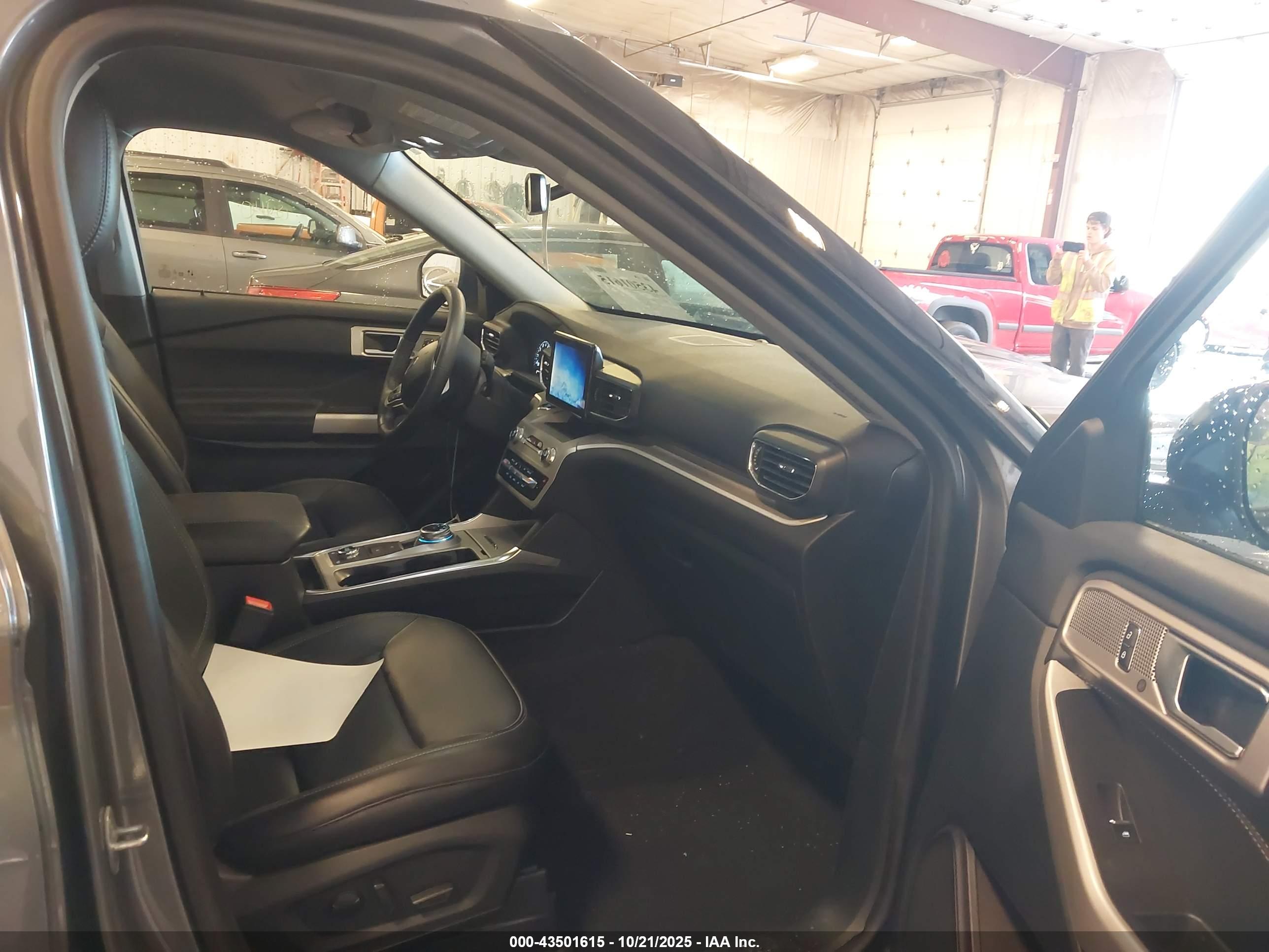 FORD EXPLORER image 5