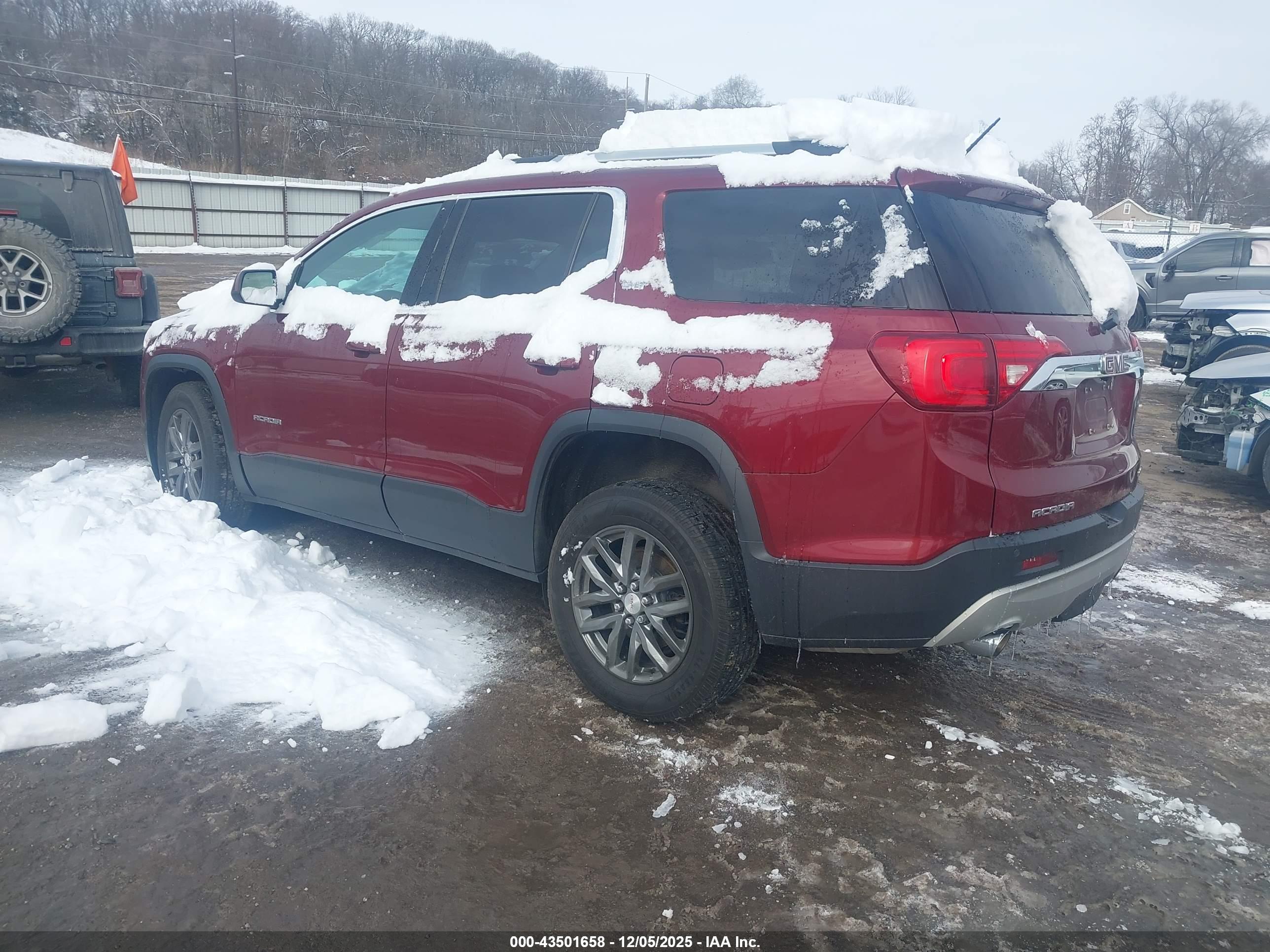 GMC ACADIA image 3