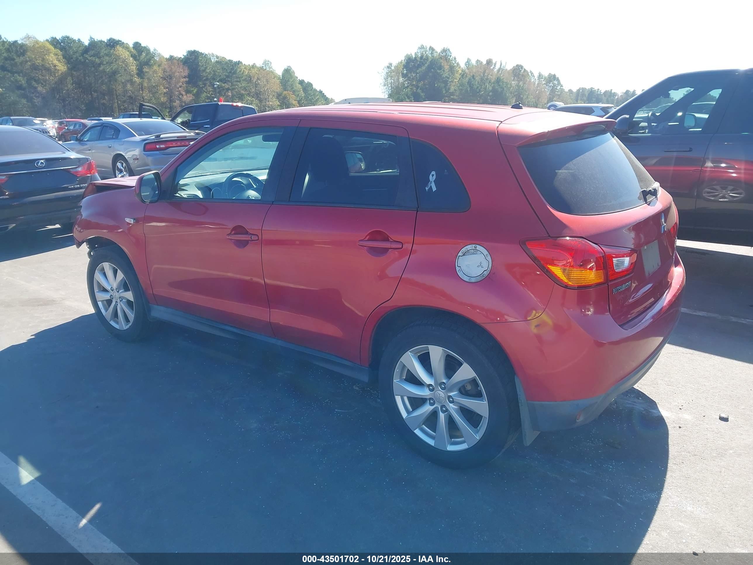 MITSUBISHI OUTLANDER image 3