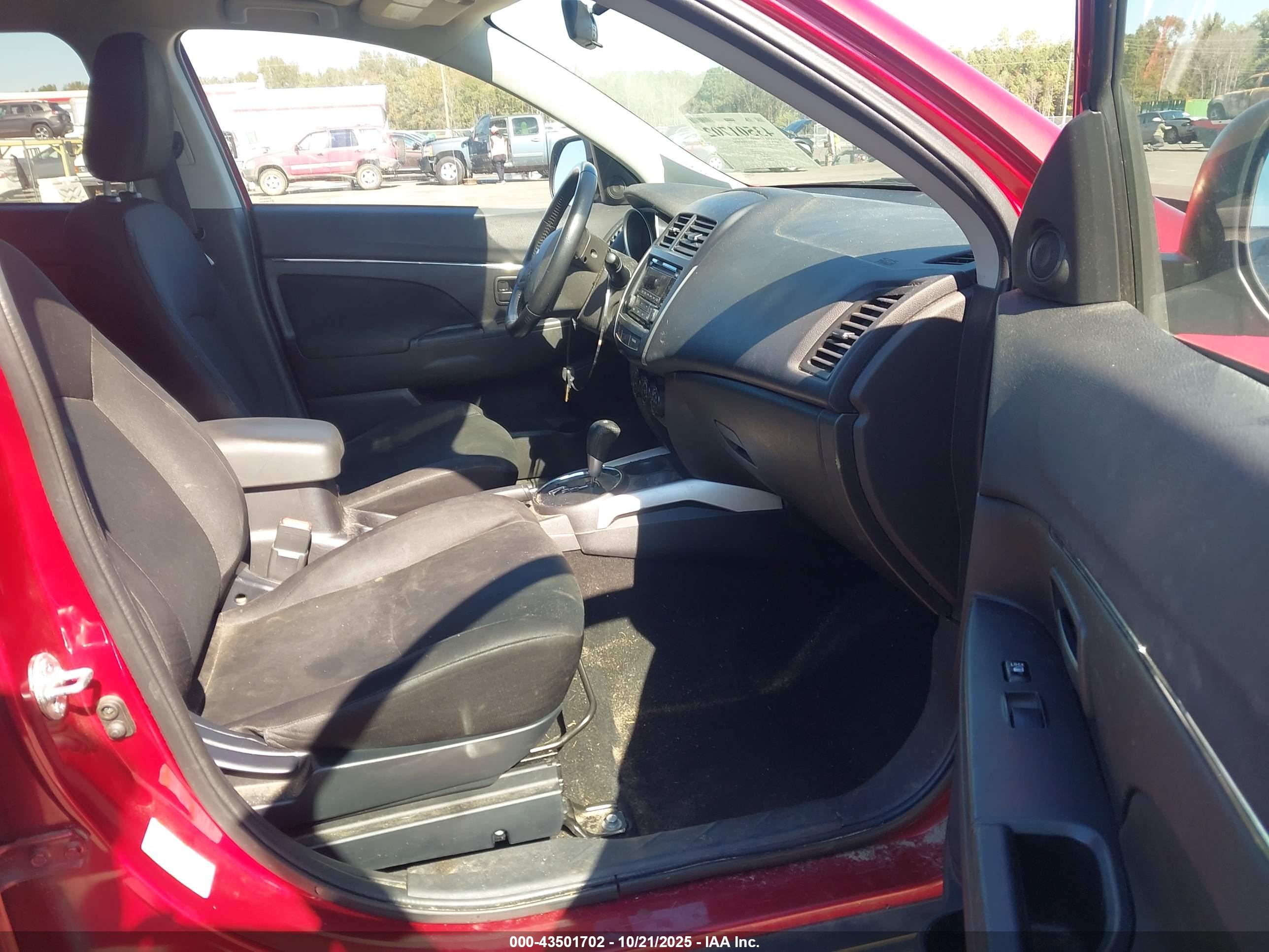 MITSUBISHI OUTLANDER image 5