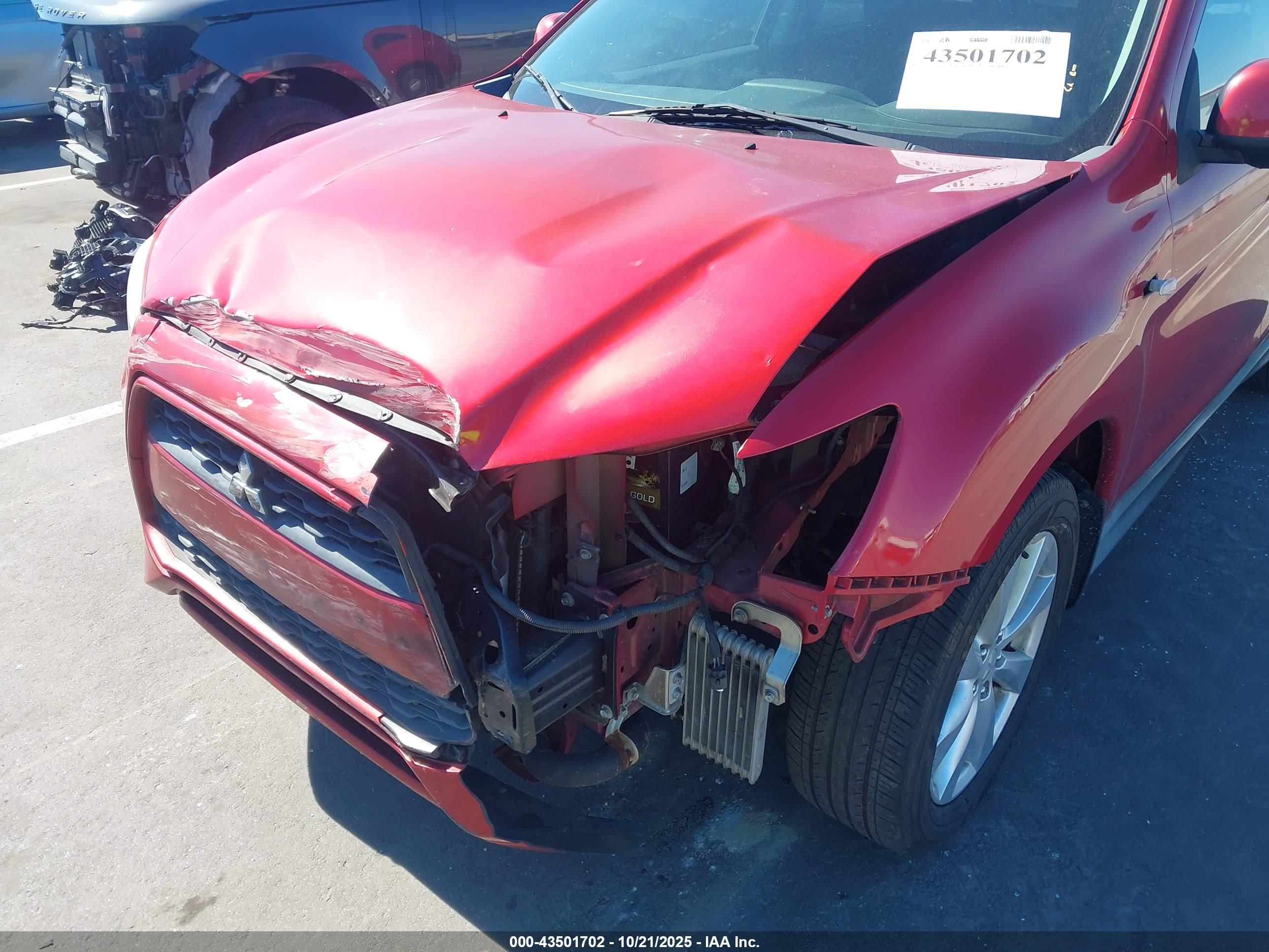 MITSUBISHI OUTLANDER image 6